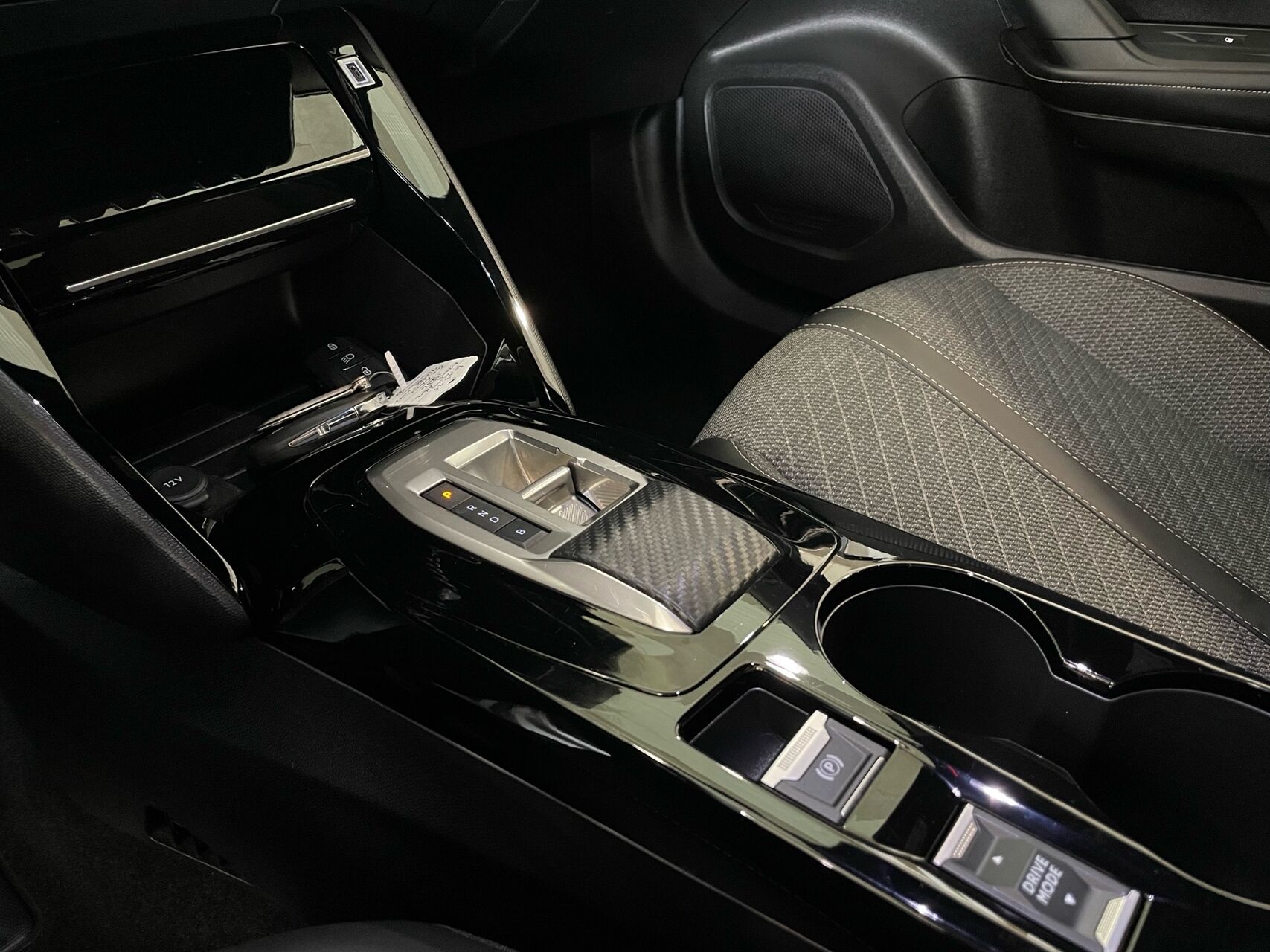 Billede af Peugeot e-2008 EL Allure 136HK 5d Aut.