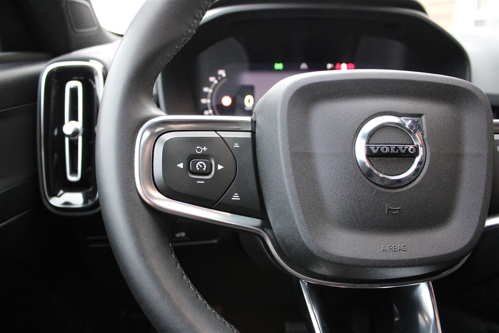 Billede af Volvo XC40 P8 Recharge Twin Plus AWD 408HK 5d Aut.