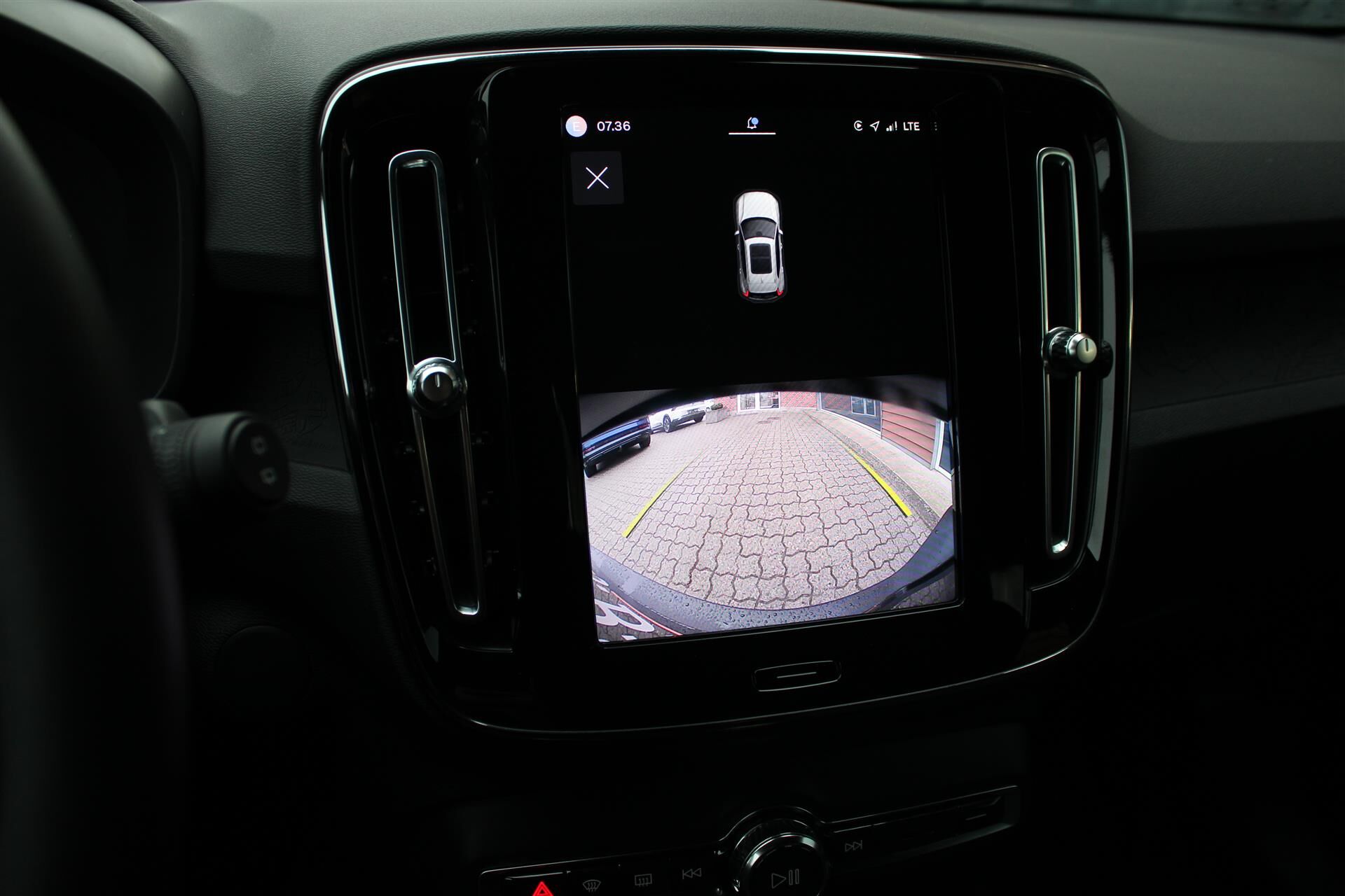 Billede af Volvo XC40 P8 Recharge Twin Plus AWD 408HK 5d Aut.