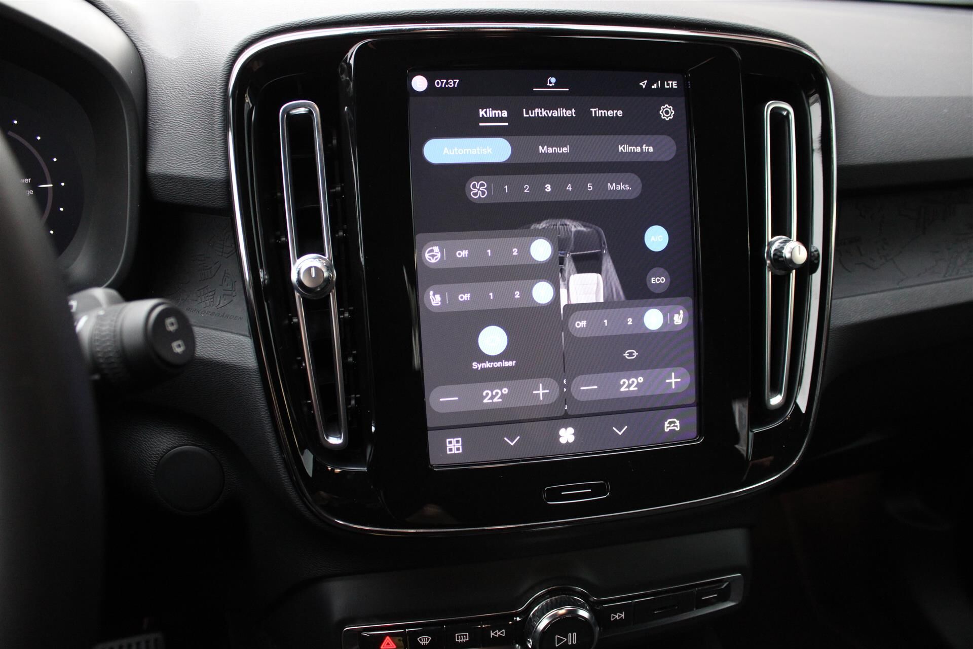 Billede af Volvo XC40 P8 Recharge Twin Plus AWD 408HK 5d Aut.