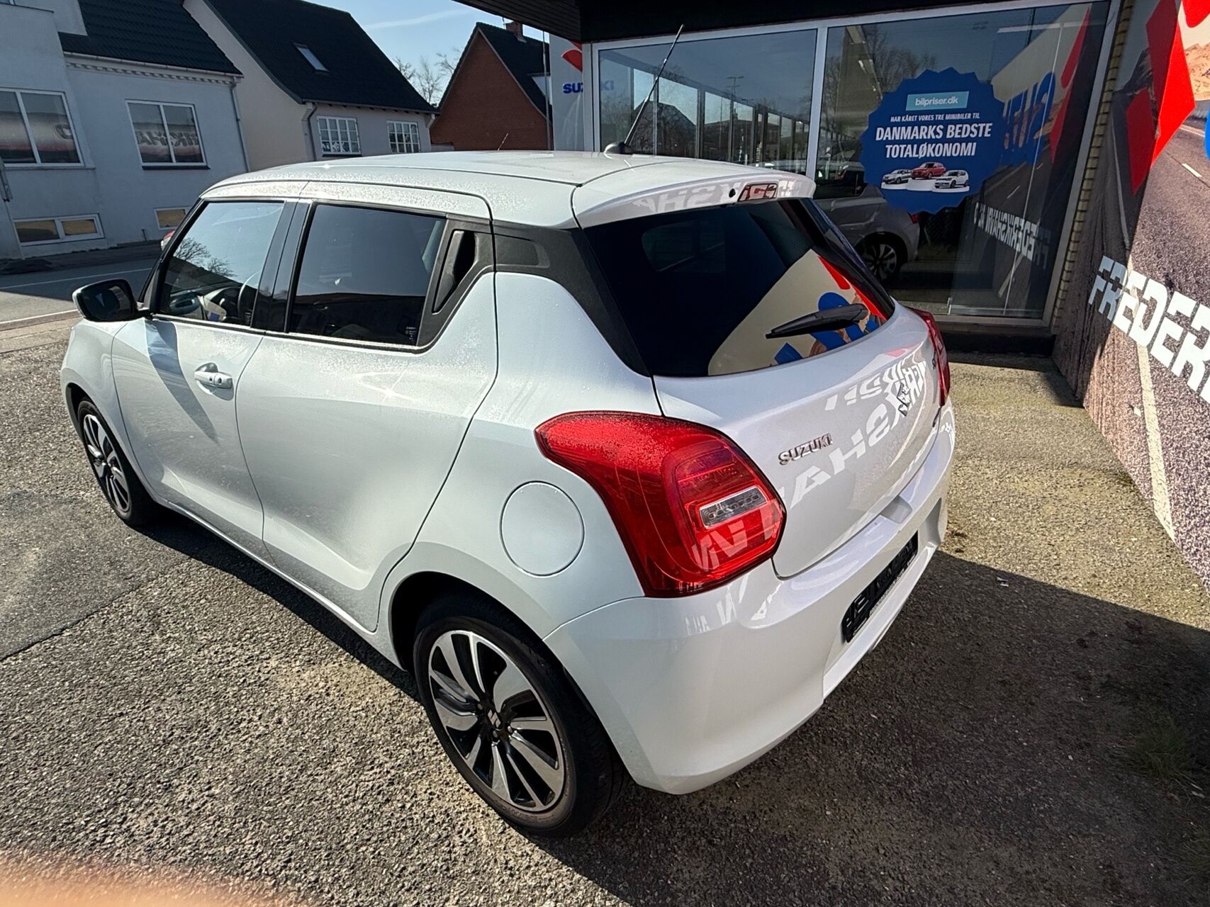 Billede af Suzuki Swift 1,2 Dualjet  Mild hybrid Exclusive Xtra 90HK 5d