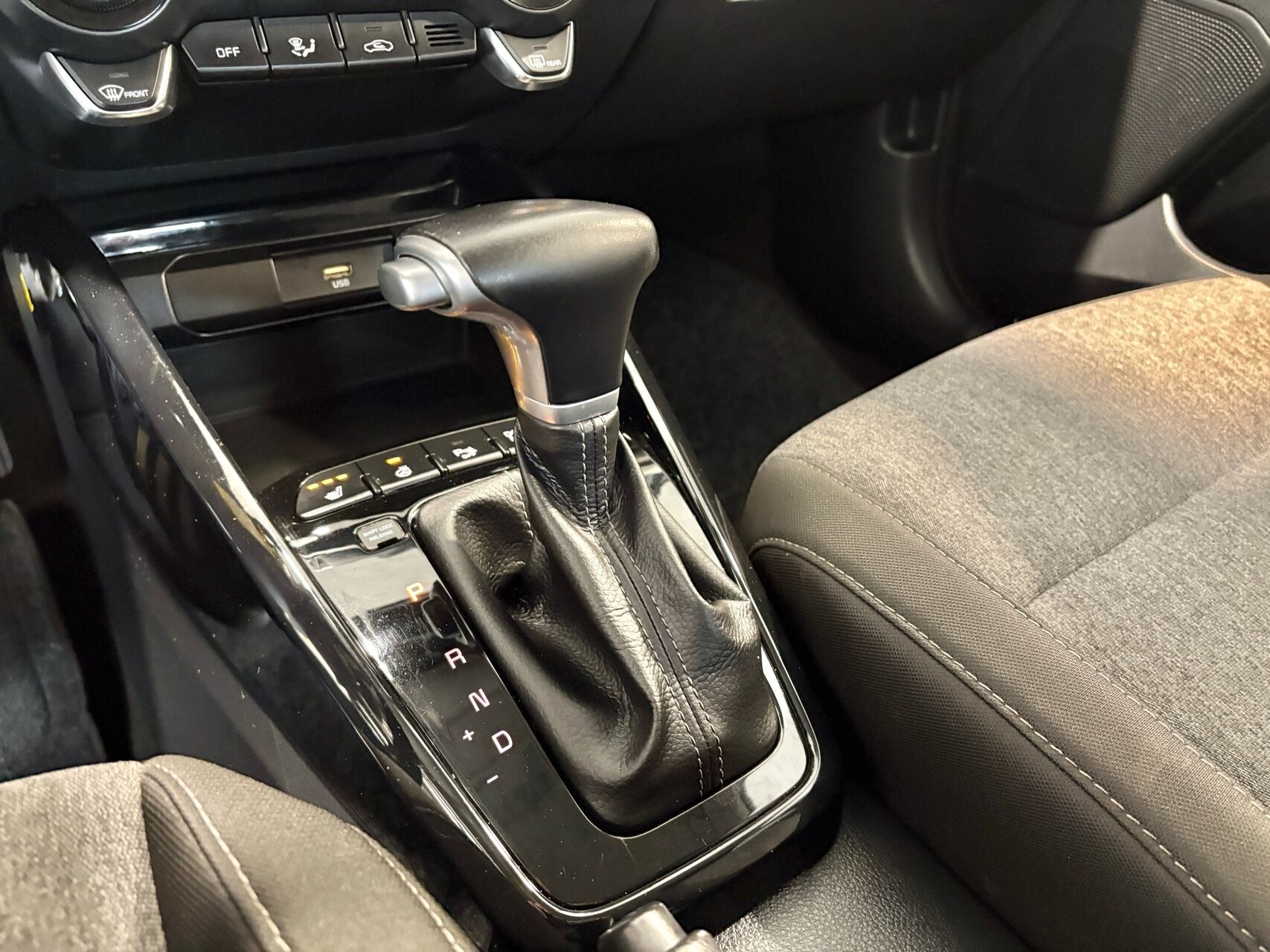 Billede af Kia Stonic 1,0 T-GDI  Mild hybrid Prestige m/Upgrade DCT 120HK 5d 7g Aut.