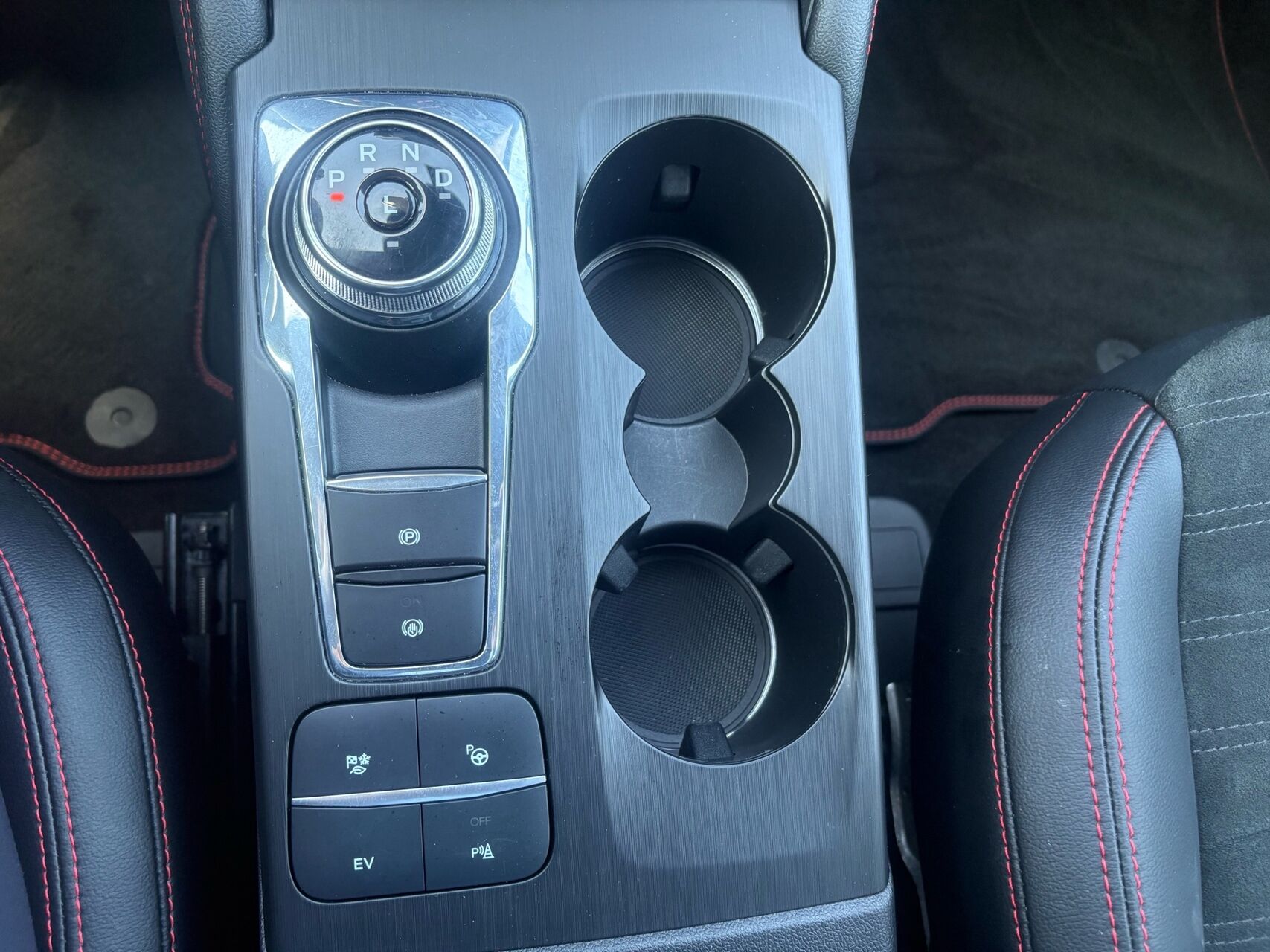 Billede af Ford Kuga 2,5 Plugin-hybrid ST-Line X CVT 225HK 5d Trinl. Gear