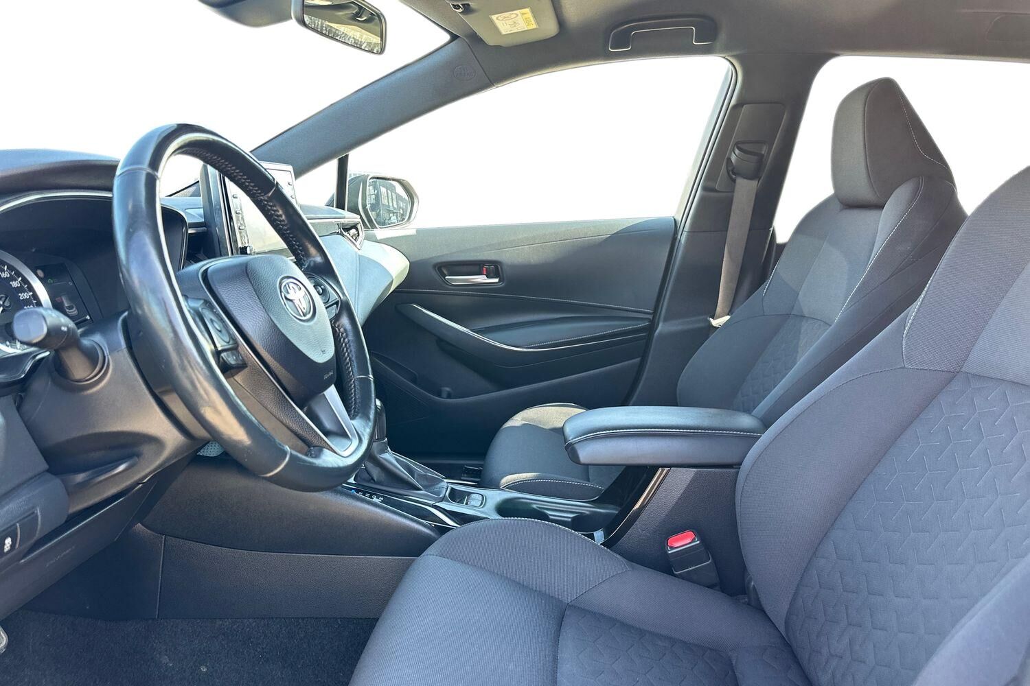 Billede af Toyota Corolla Touring Sports 1,8 Hybrid Active E-CVT 122HK Stc Trinl. Gear