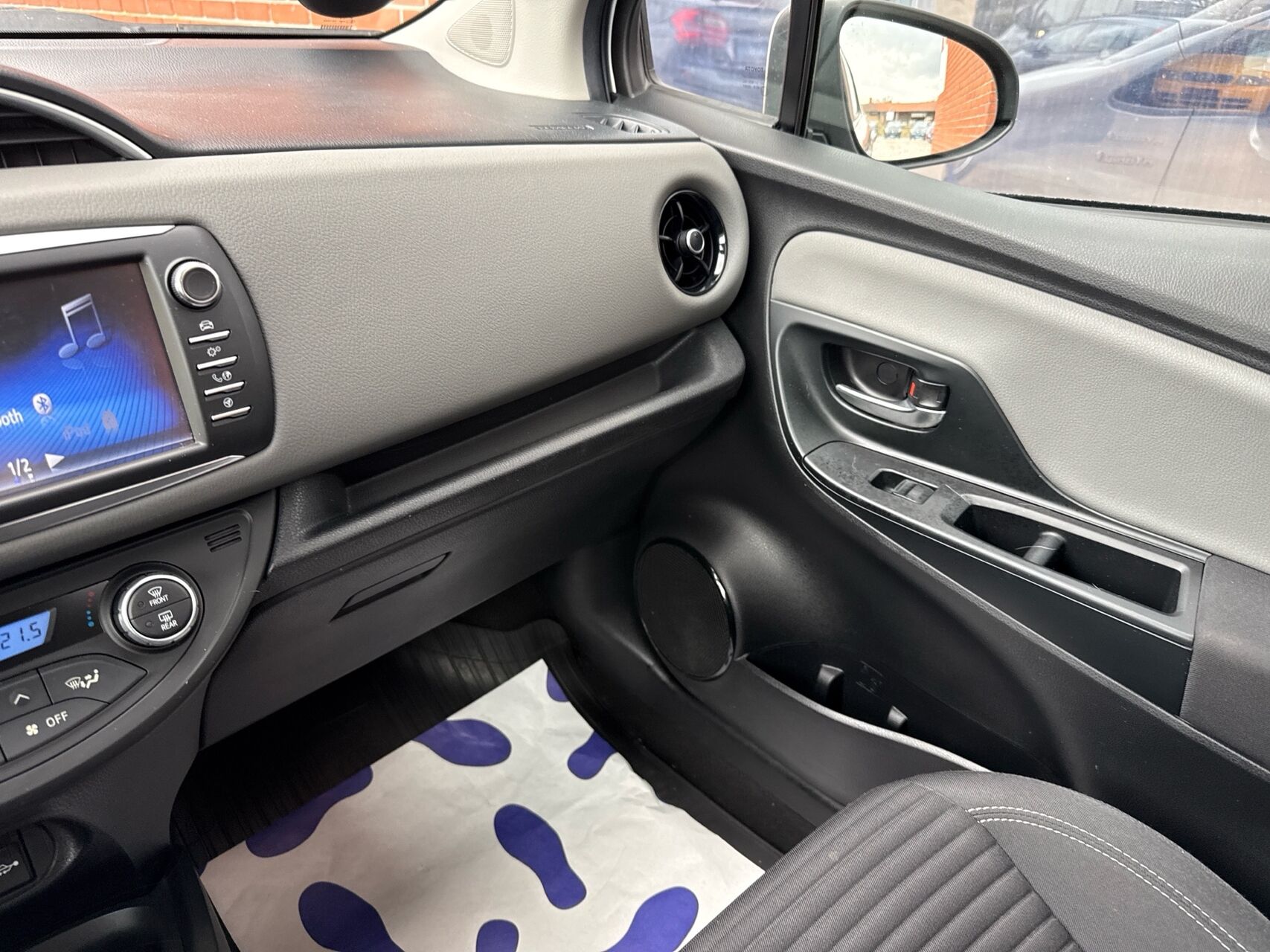 Billede af Toyota Yaris 1,5 Hybrid H2 E-CVT 100HK 5d Trinl. Gear