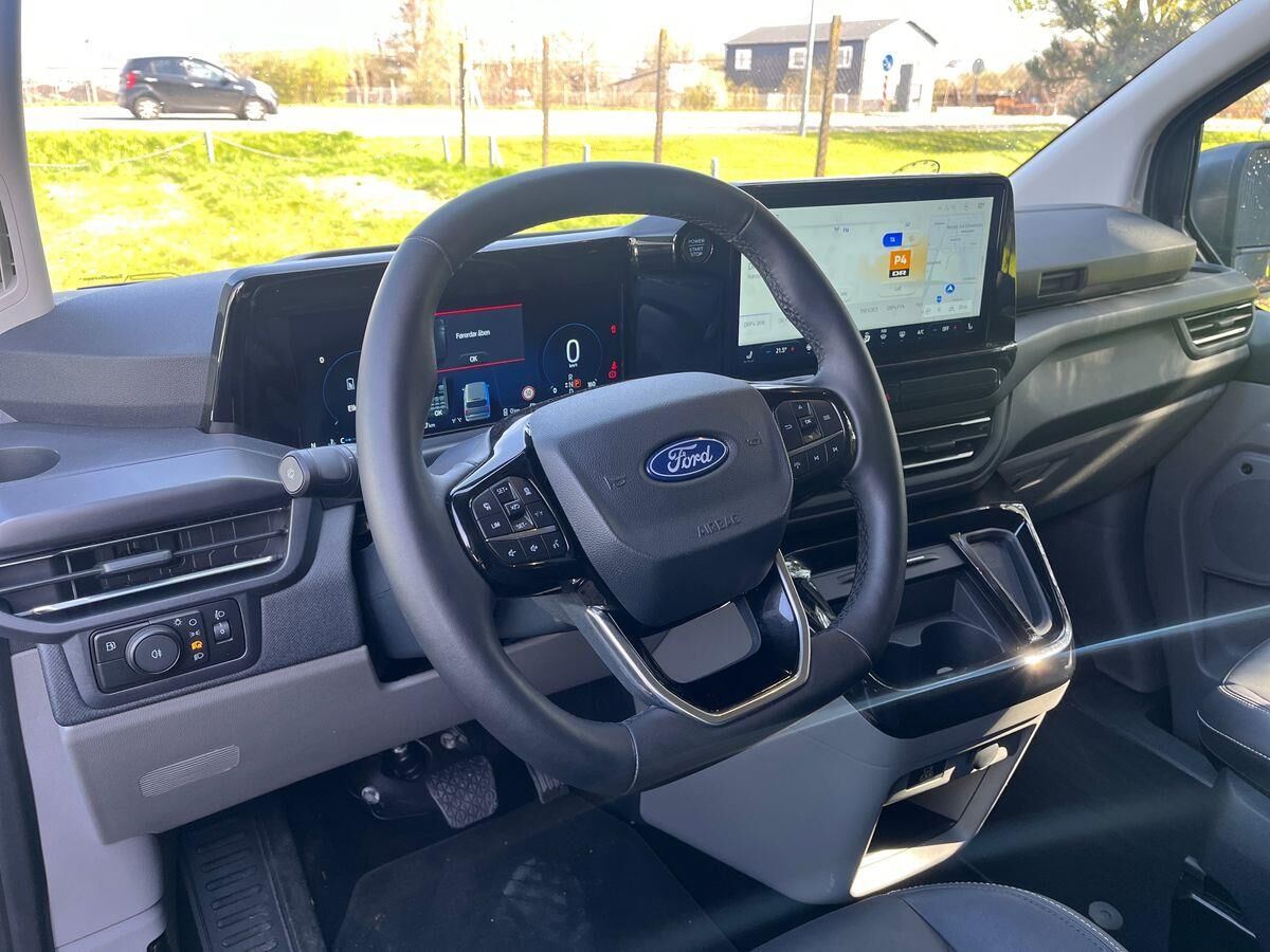 Billede af Ford Tourneo Custom 340 L2H1 2,5 Plugin-hybrid Titanium X CVT 233HK Aut.