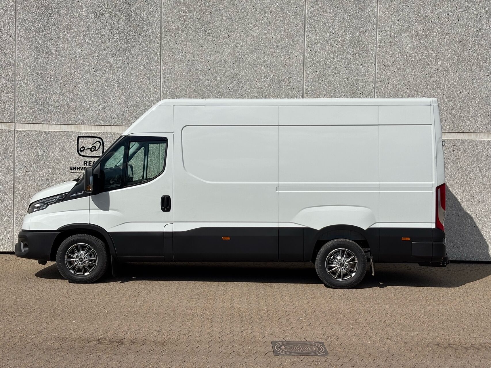 Billede af Iveco Daily 35S18 12m3 3,0 D Hi-Matic 176HK Van 8g Aut.