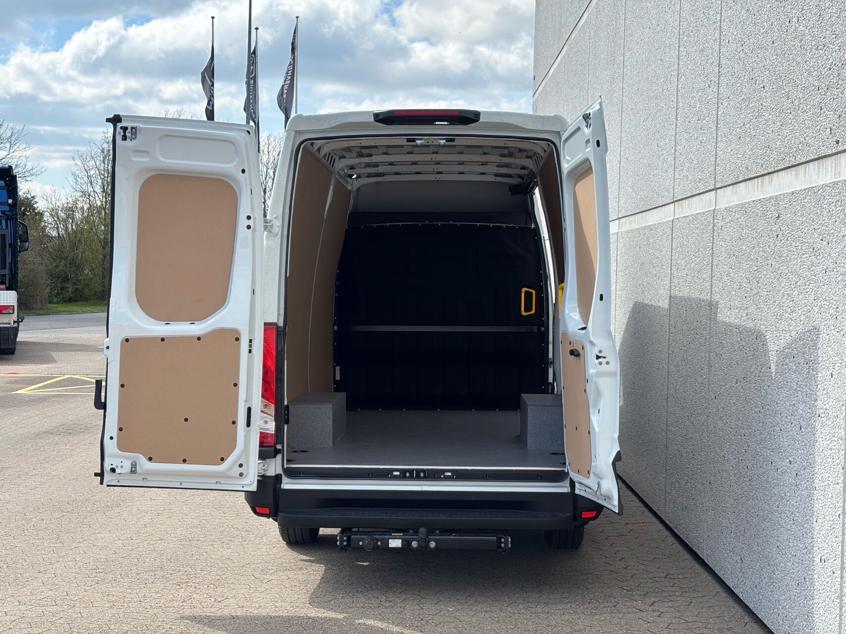 Billede af Iveco Daily 35S18 12m3 3,0 D Hi-Matic 176HK Van 8g Aut.