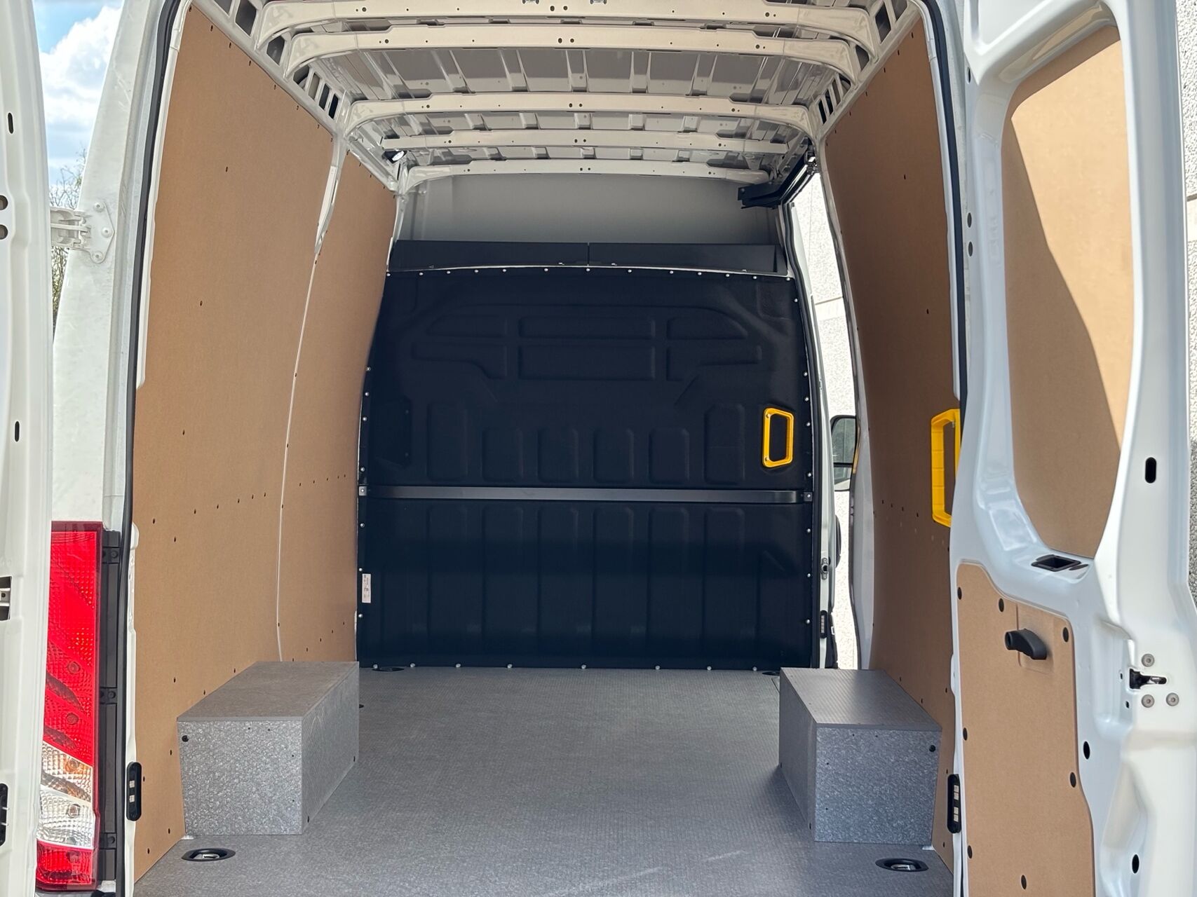 Billede af Iveco Daily 35S18 12m3 3,0 D Hi-Matic 176HK Van 8g Aut.