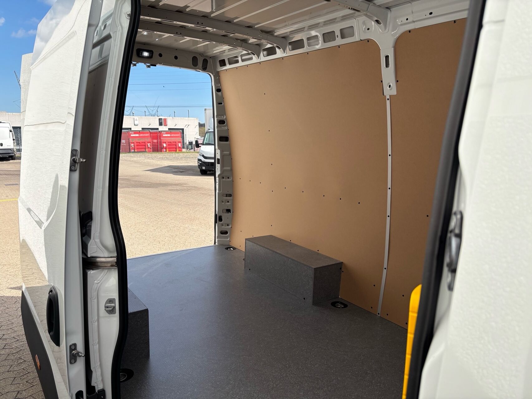 Billede af Iveco Daily 35S18 12m3 3,0 D Hi-Matic 176HK Van 8g Aut.