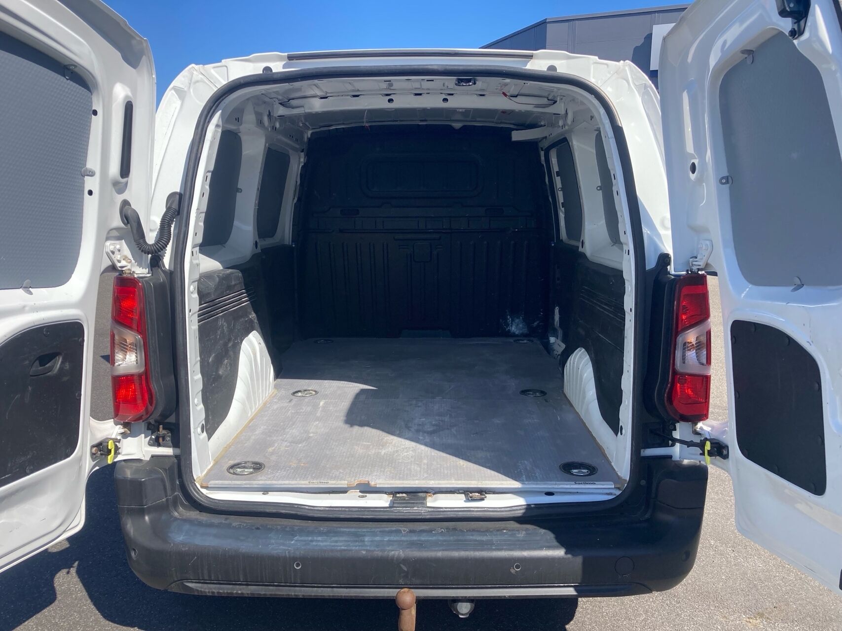 Billede af Opel Combo L2V2 1,5 D Enjoy EAT8 130HK Van 8g Aut.