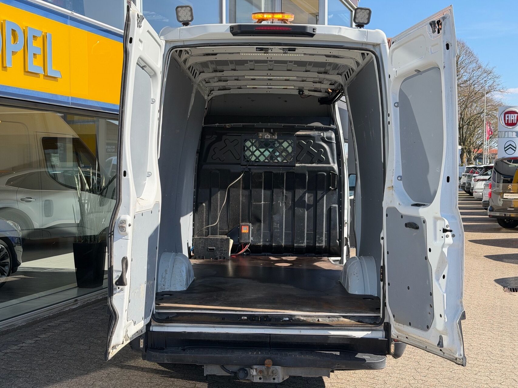 Billede af Iveco Daily 35S18 12m3 3,0 D 180HK Van 8g Aut.