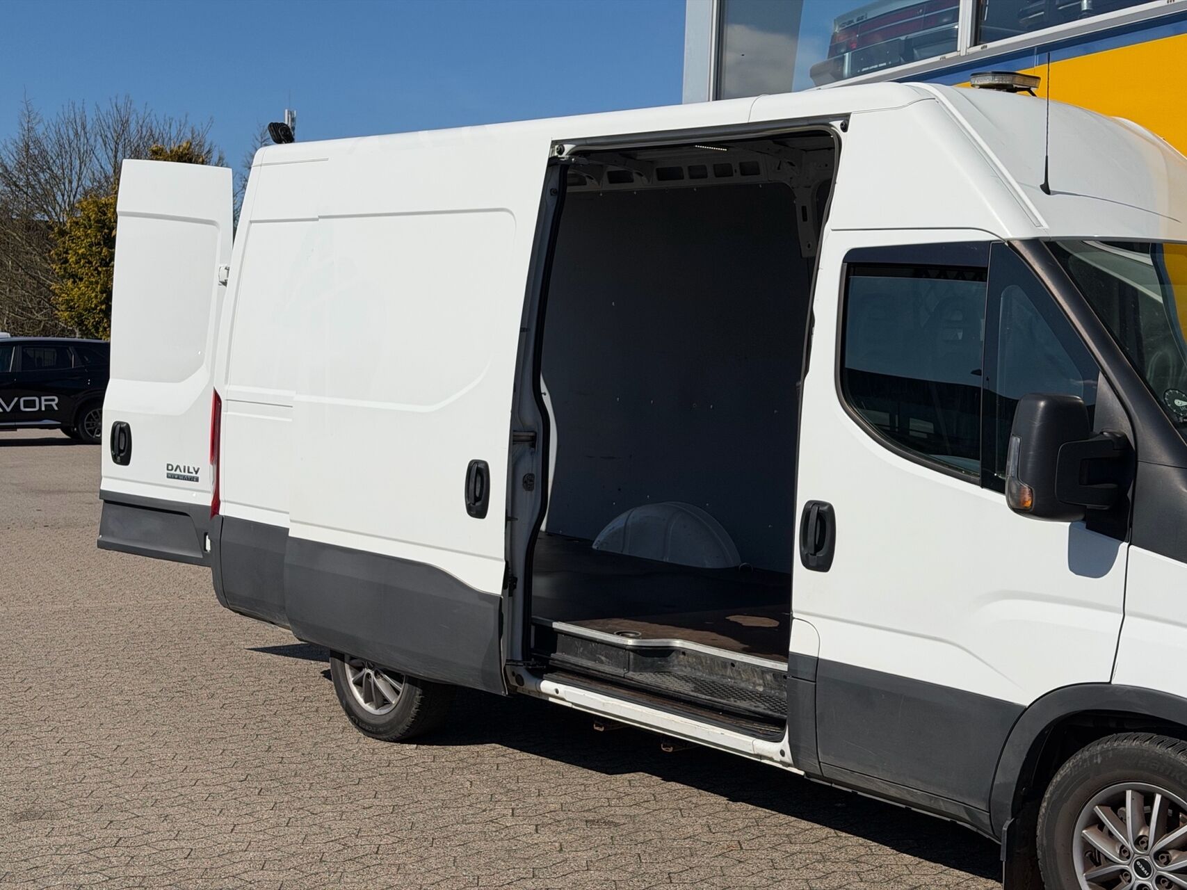 Billede af Iveco Daily 35S18 12m3 3,0 D 180HK Van 8g Aut.