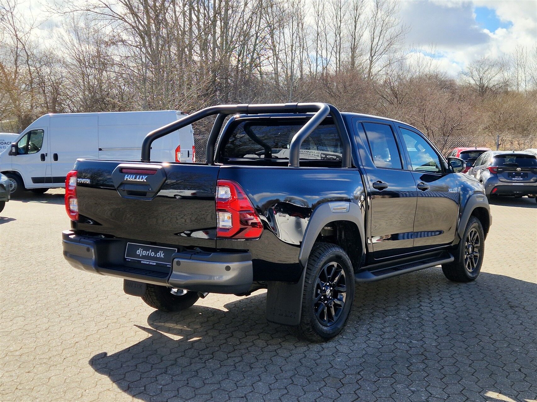 Billede af Toyota HiLux 2.8 diesel MHEV 204hk Double Cab AWD aut. gear T4 Invincible