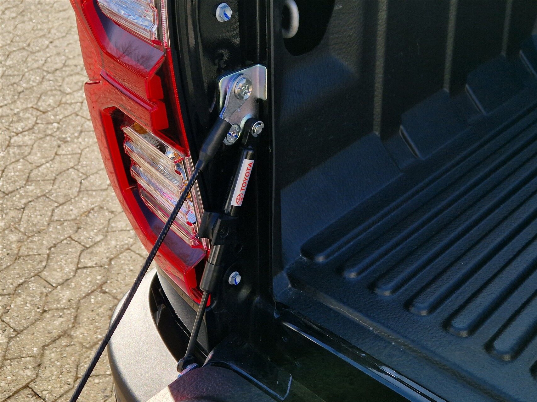 Billede af Toyota HiLux 2.8 diesel MHEV 204hk Double Cab AWD aut. gear T4 Invincible