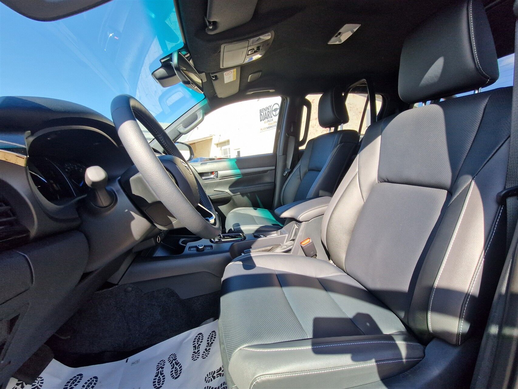 Billede af Toyota HiLux 2.8 diesel MHEV 204hk Double Cab AWD aut. gear T4 Invincible