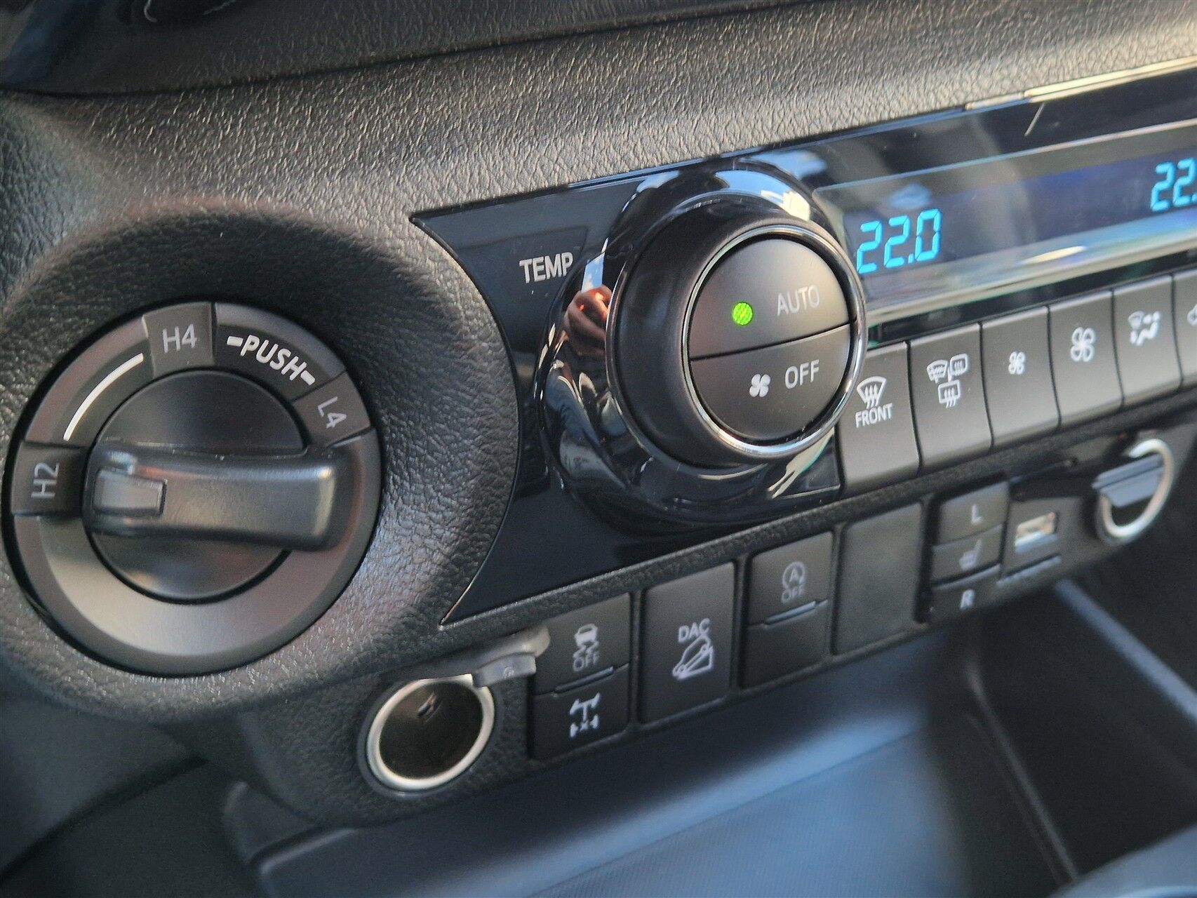 Billede af Toyota HiLux 2.8 diesel MHEV 204hk Double Cab AWD aut. gear T4 Invincible