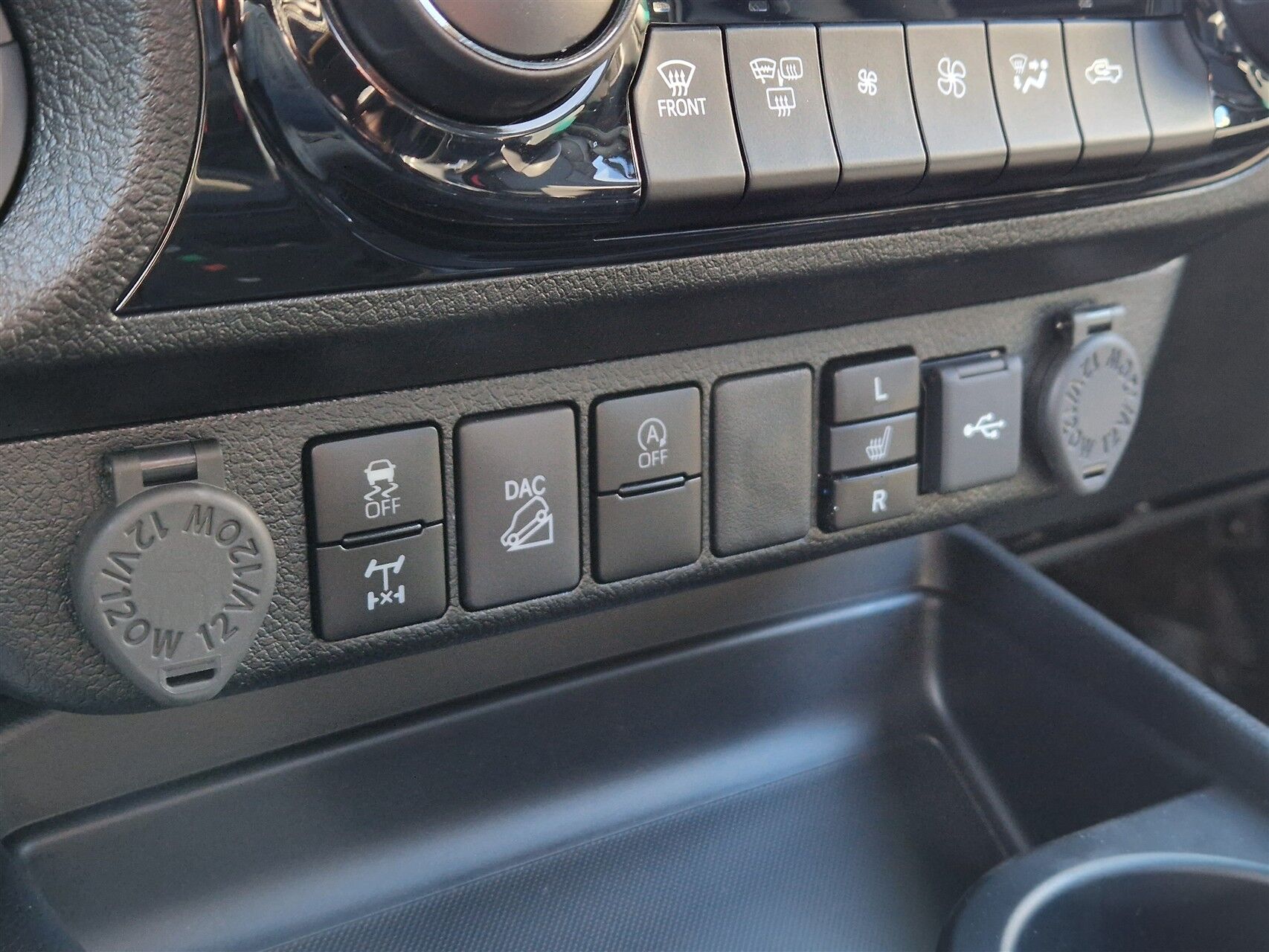 Billede af Toyota HiLux 2.8 diesel MHEV 204hk Double Cab AWD aut. gear T4 Invincible