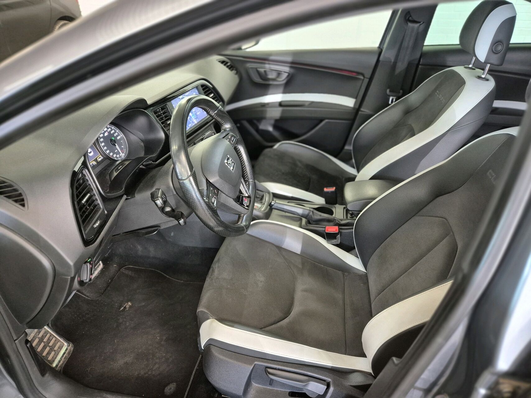 Billede af Seat Leon 2,0 TSI Cupra Start/Stop DSG 280HK 5d 6g Aut.