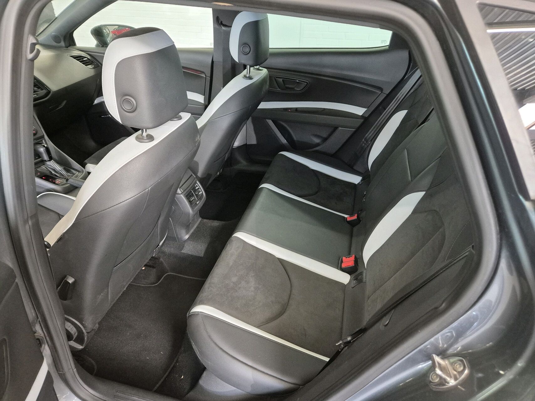 Billede af Seat Leon 2,0 TSI Cupra Start/Stop DSG 280HK 5d 6g Aut.