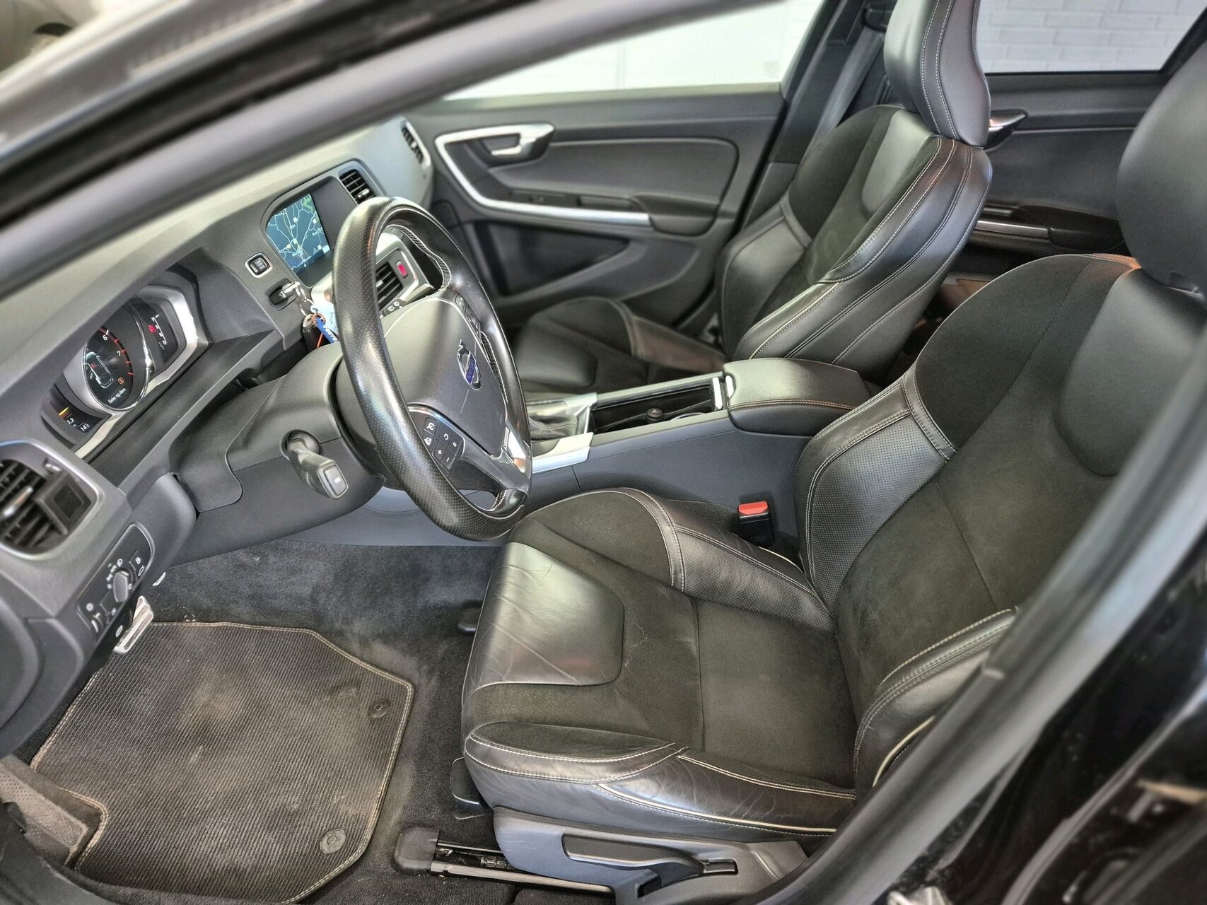 Billede af Volvo V60 2,0 T4 R-design 190HK Stc 6g Aut.