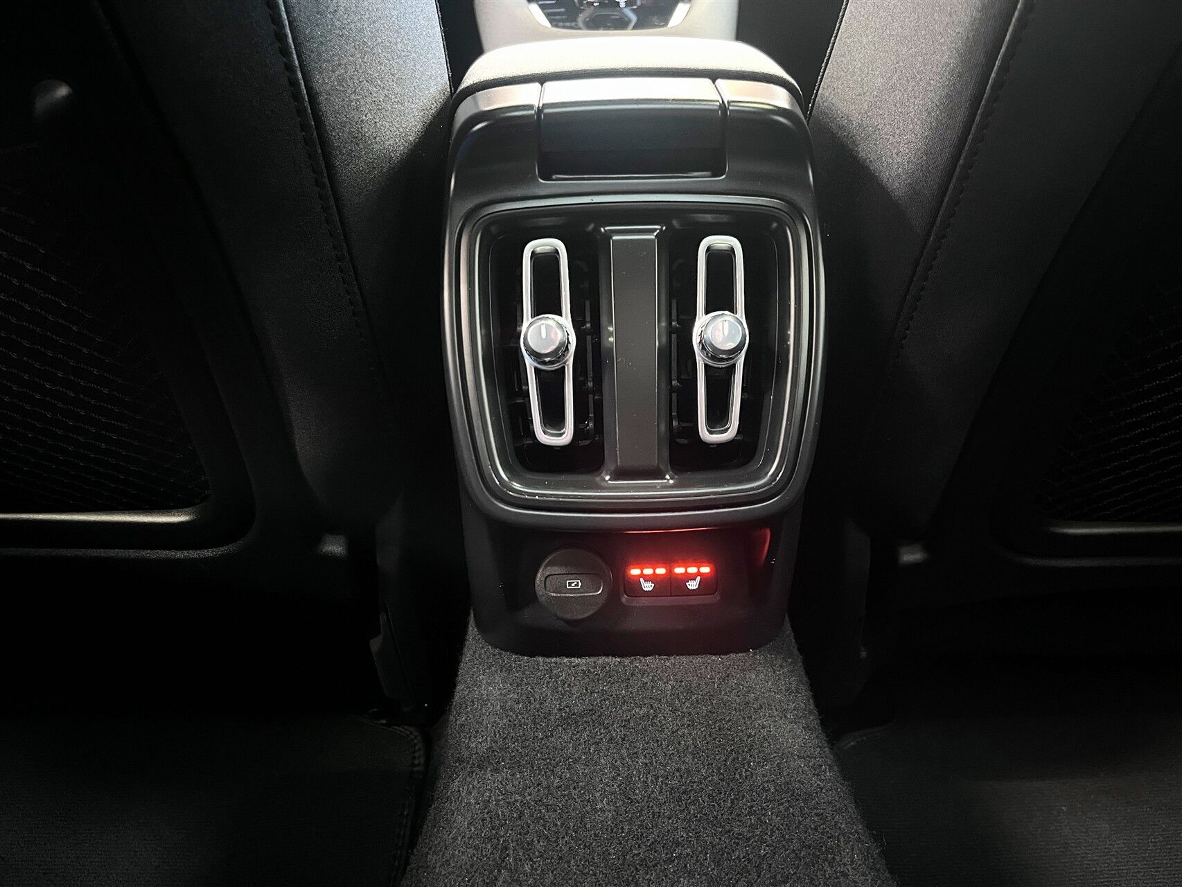 Billede af Polestar 2 EL Intro Dual motor AWD 408HK 5d Aut.