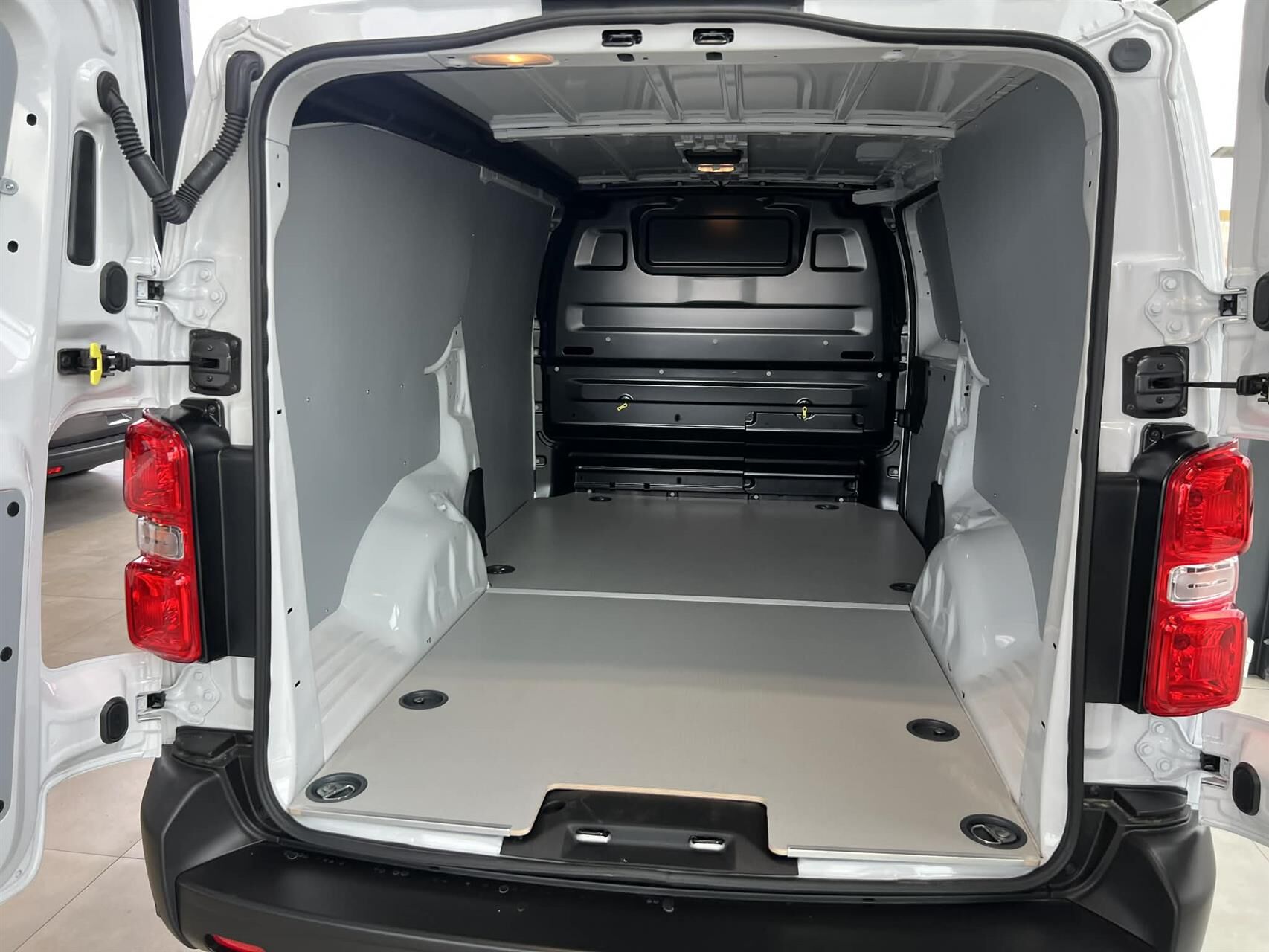 Billede af Peugeot Expert L3 2,0 BlueHDi Premium 144HK Van 6g