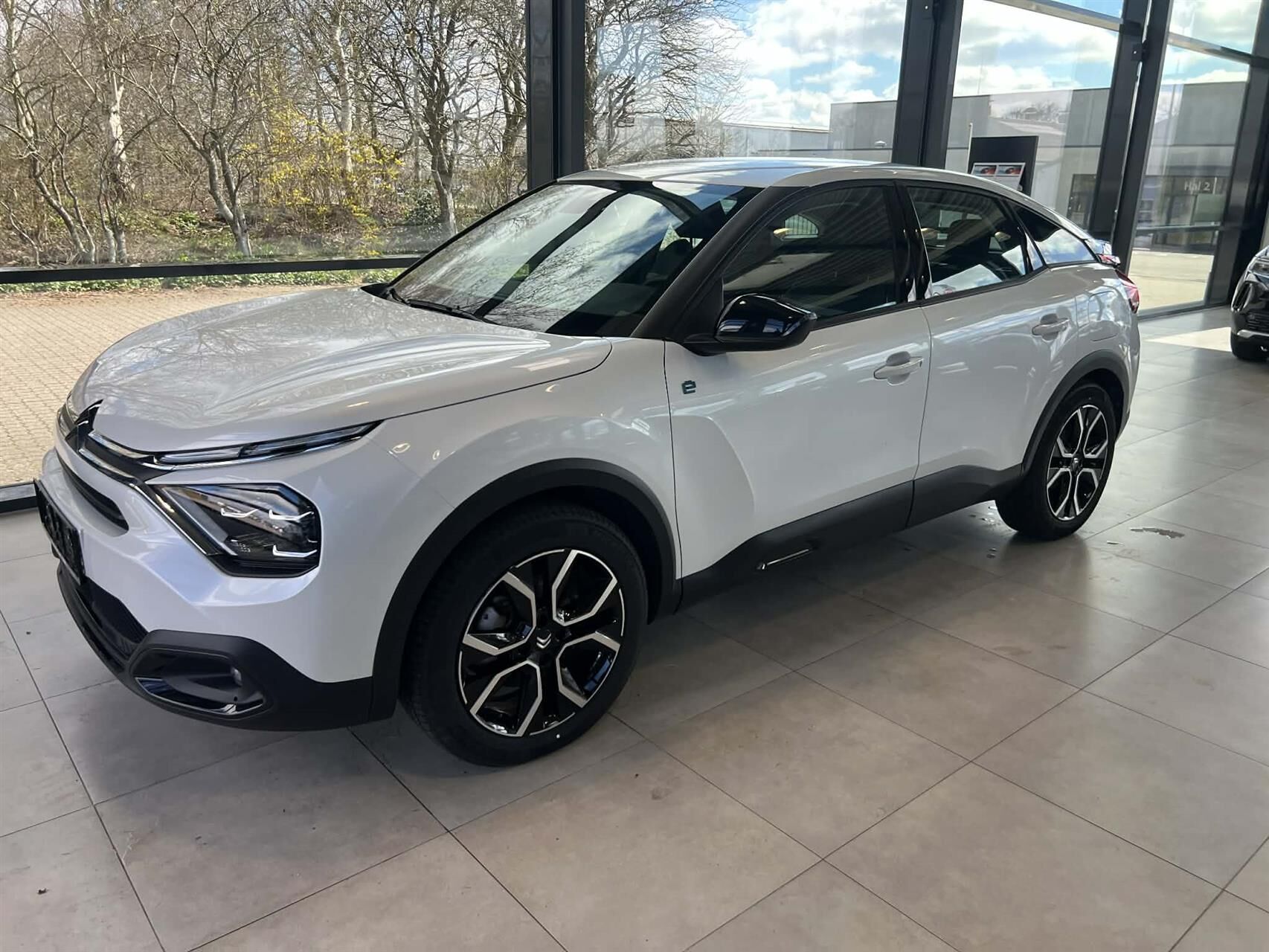 Billede af Citroën e-C4 EL Shine Ltd. 136HK 5d Aut.