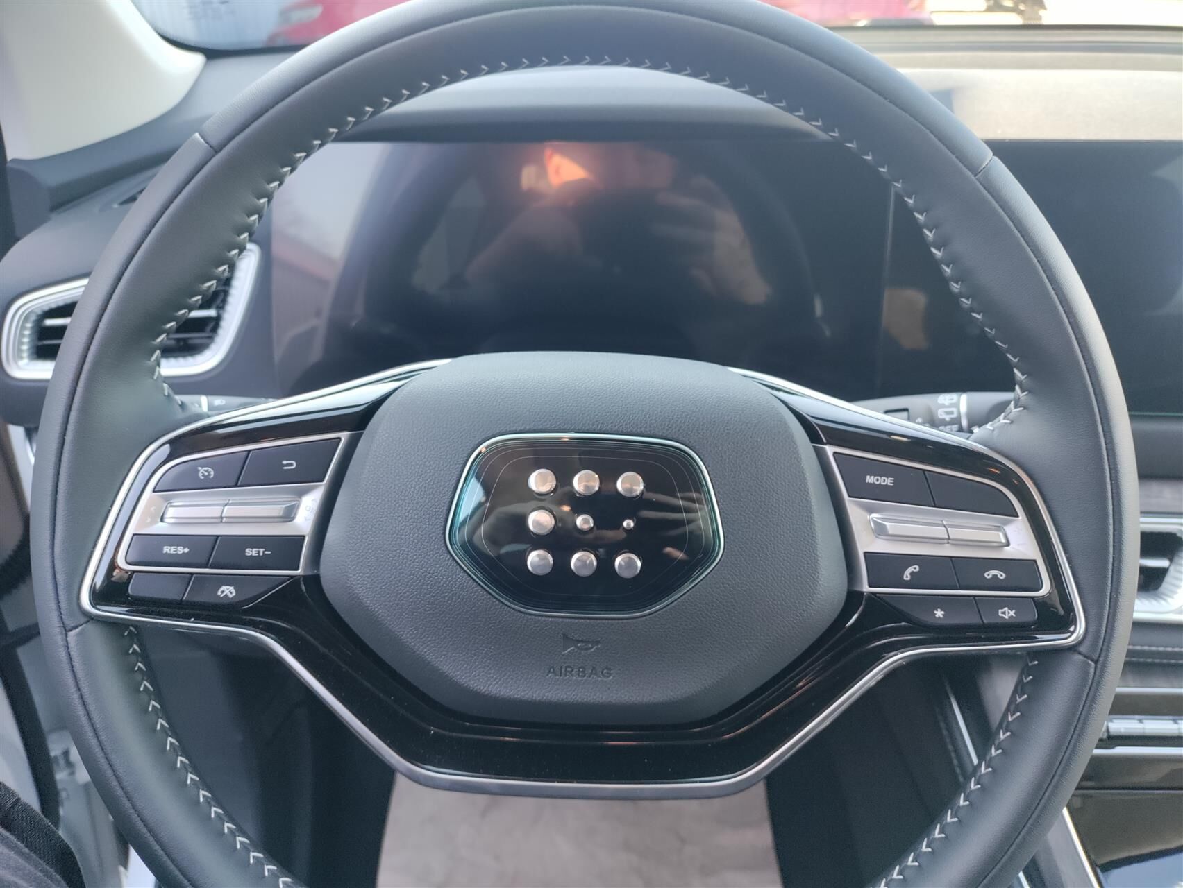 Billede af Navor E5 1,5 Plugin-hybrid Rock E-CVT 218HK 5d Aut.