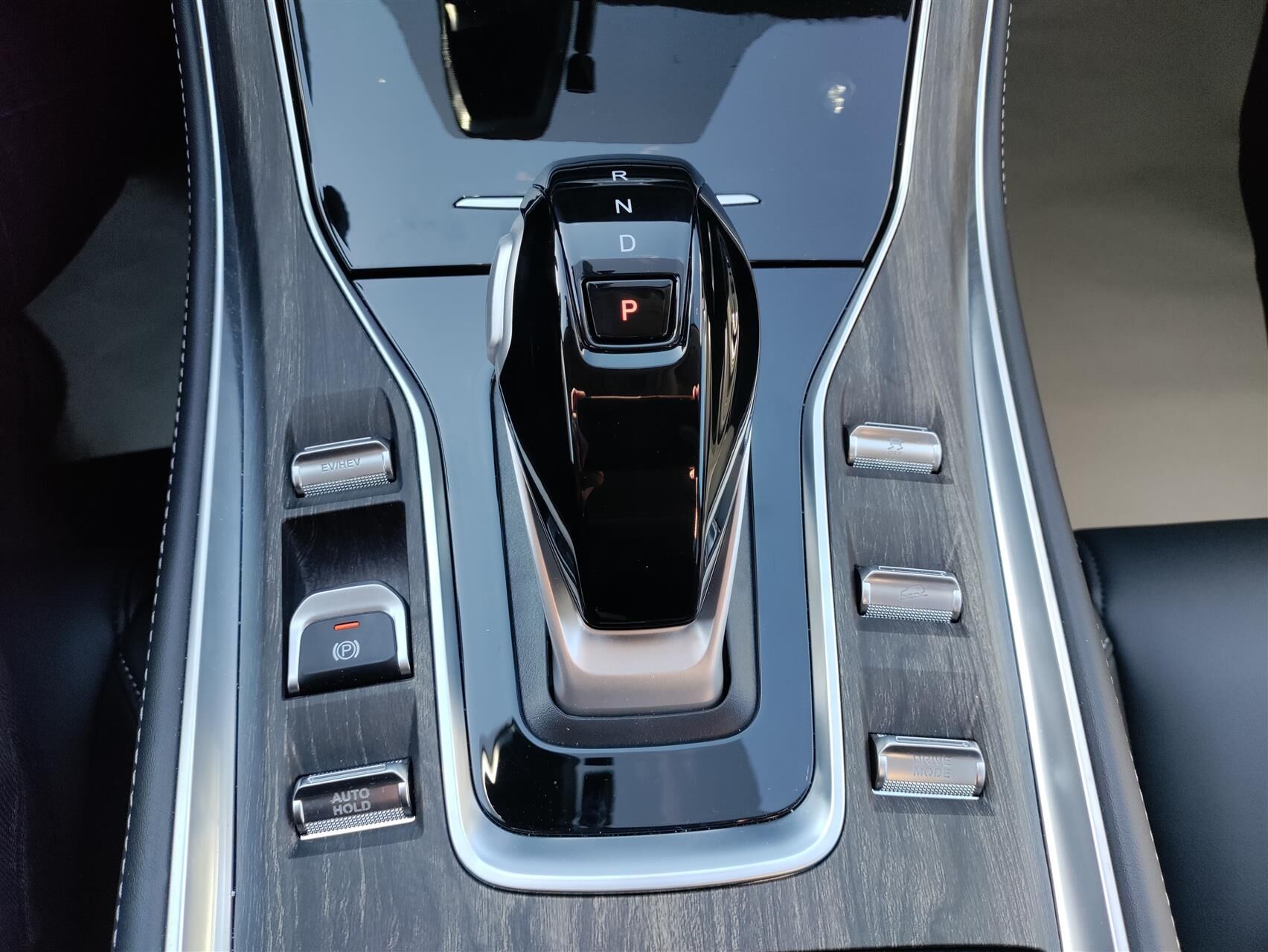 Billede af Navor E5 1,5 Plugin-hybrid Rock E-CVT 218HK 5d Aut.