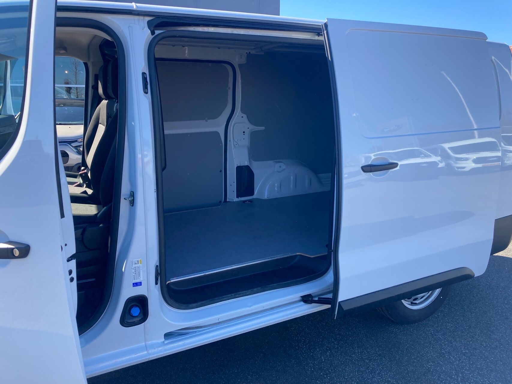 Billede af Citroën Jumpy L3 2,0 Blue HDi Flexline EAT8 145HK Van 8g Aut.