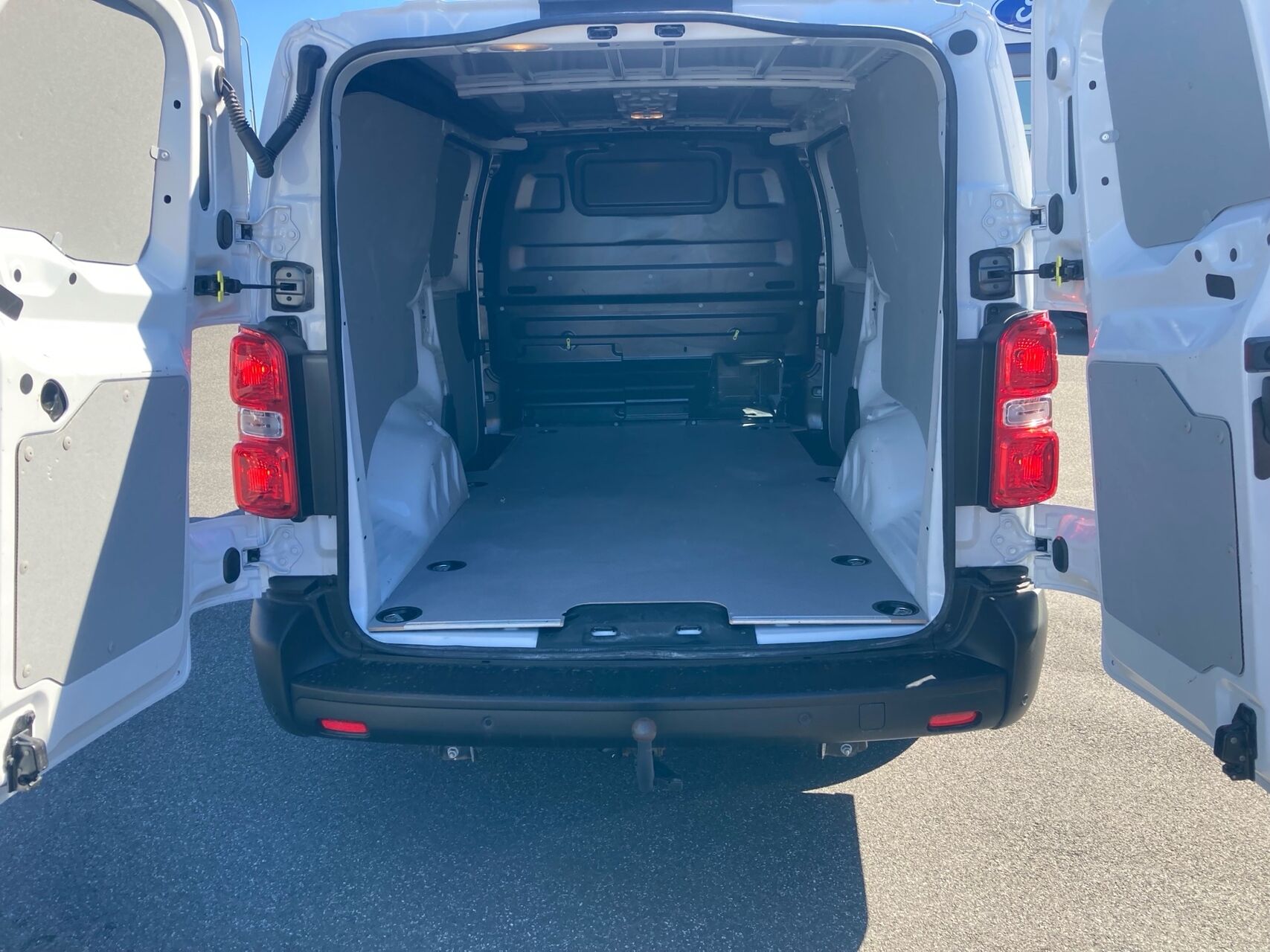 Billede af Citroën Jumpy L3 2,0 Blue HDi Flexline EAT8 145HK Van 8g Aut.