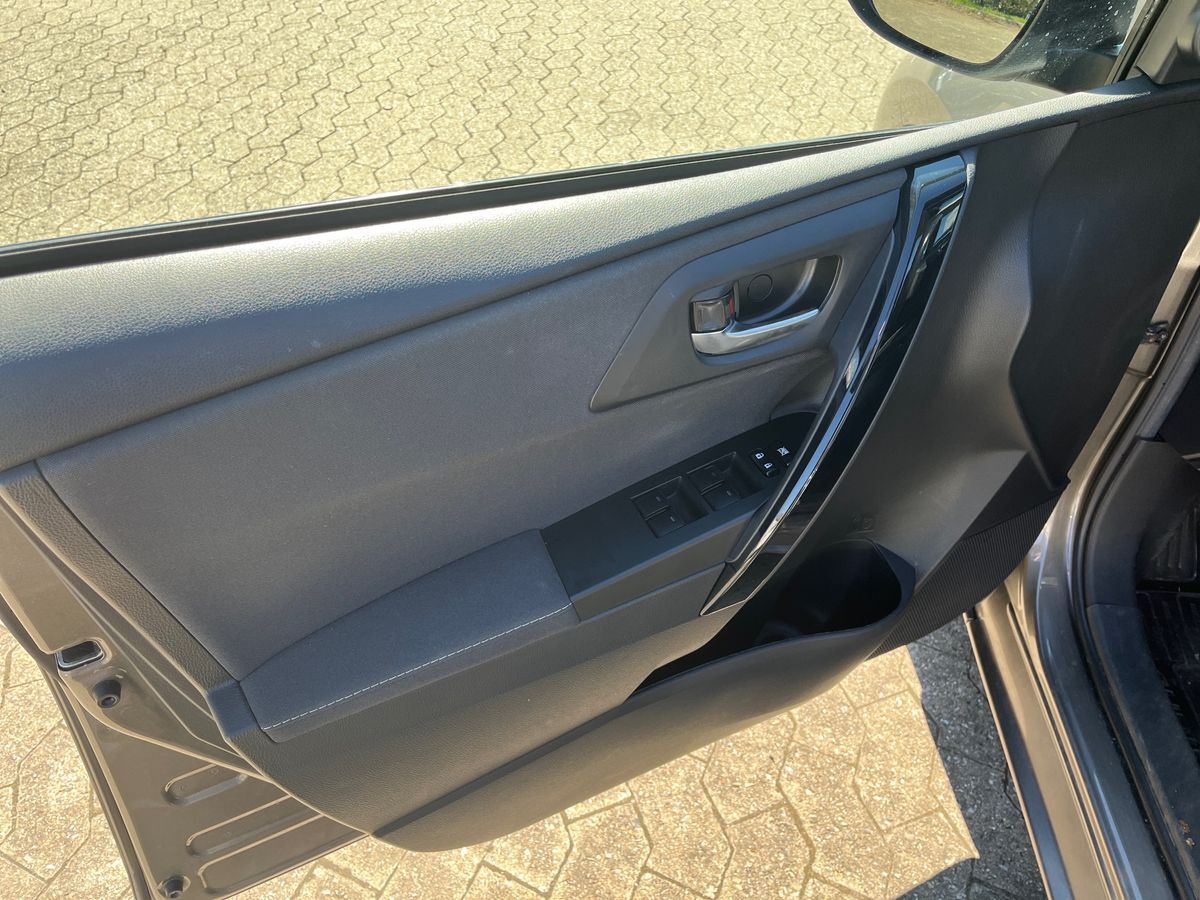 Billede af Toyota Auris Touring Sports 1,8 Hybrid H2 Selected 136HK Stc Aut.