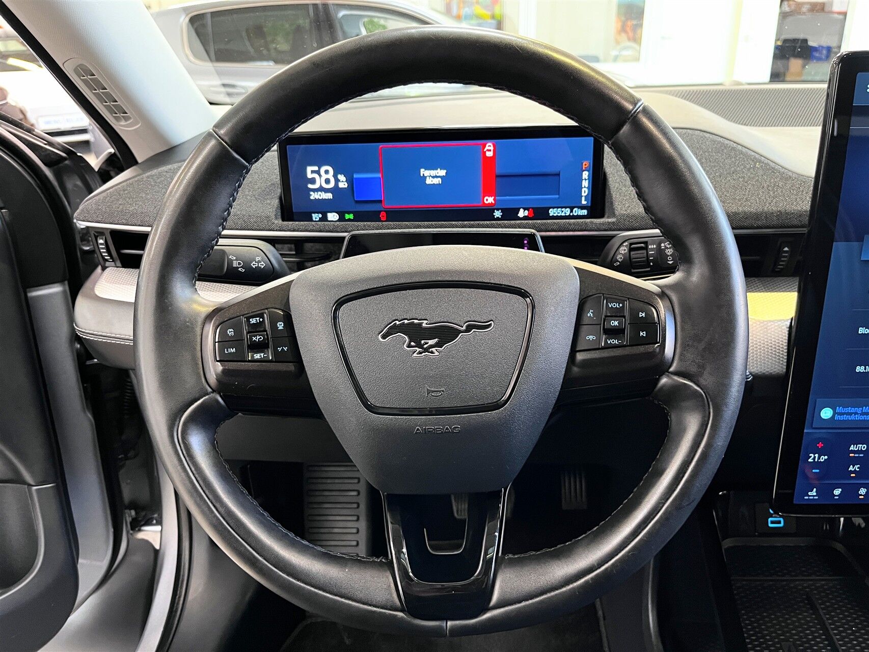 Billede af Ford Mustang Mach-E EL UR Premium 294HK 5d Aut.