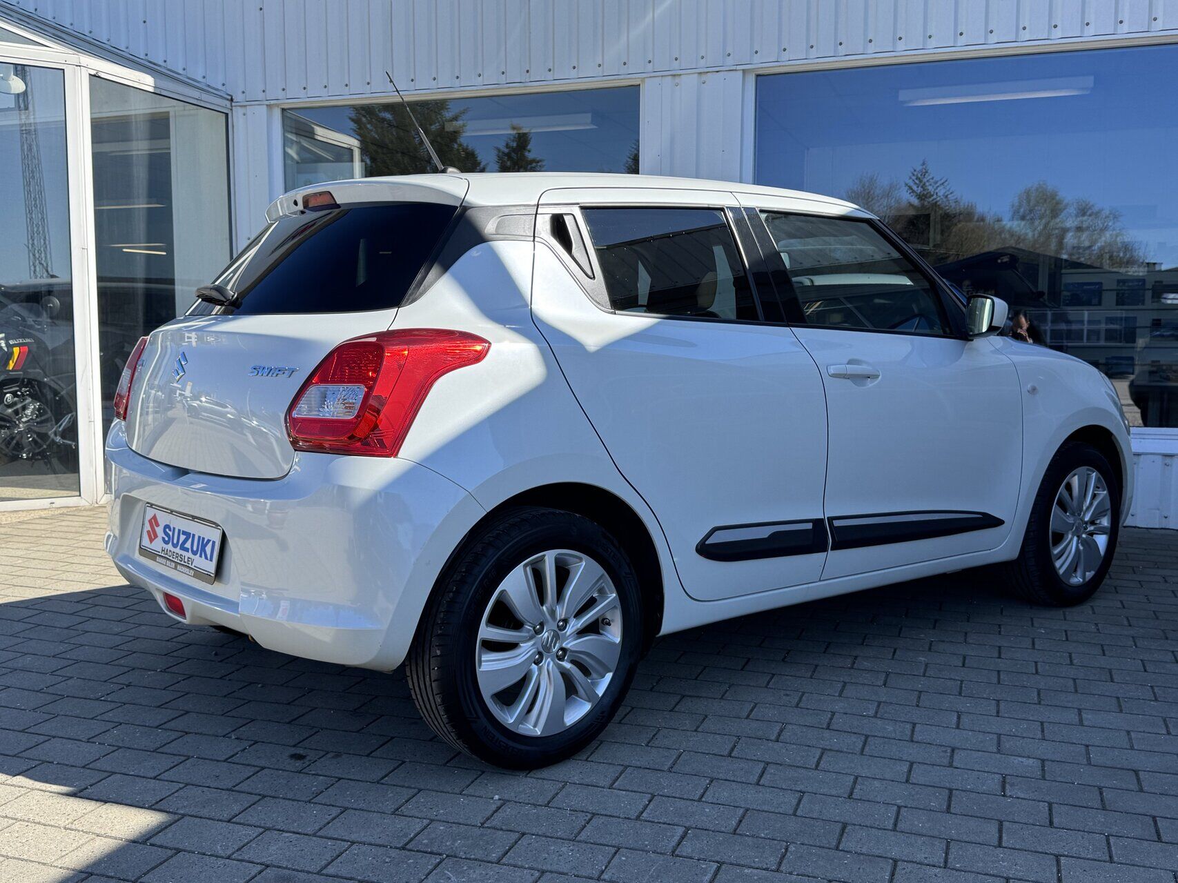 Billede af Suzuki Swift 1,2 Dualjet Action CVT 90HK 5d Aut.