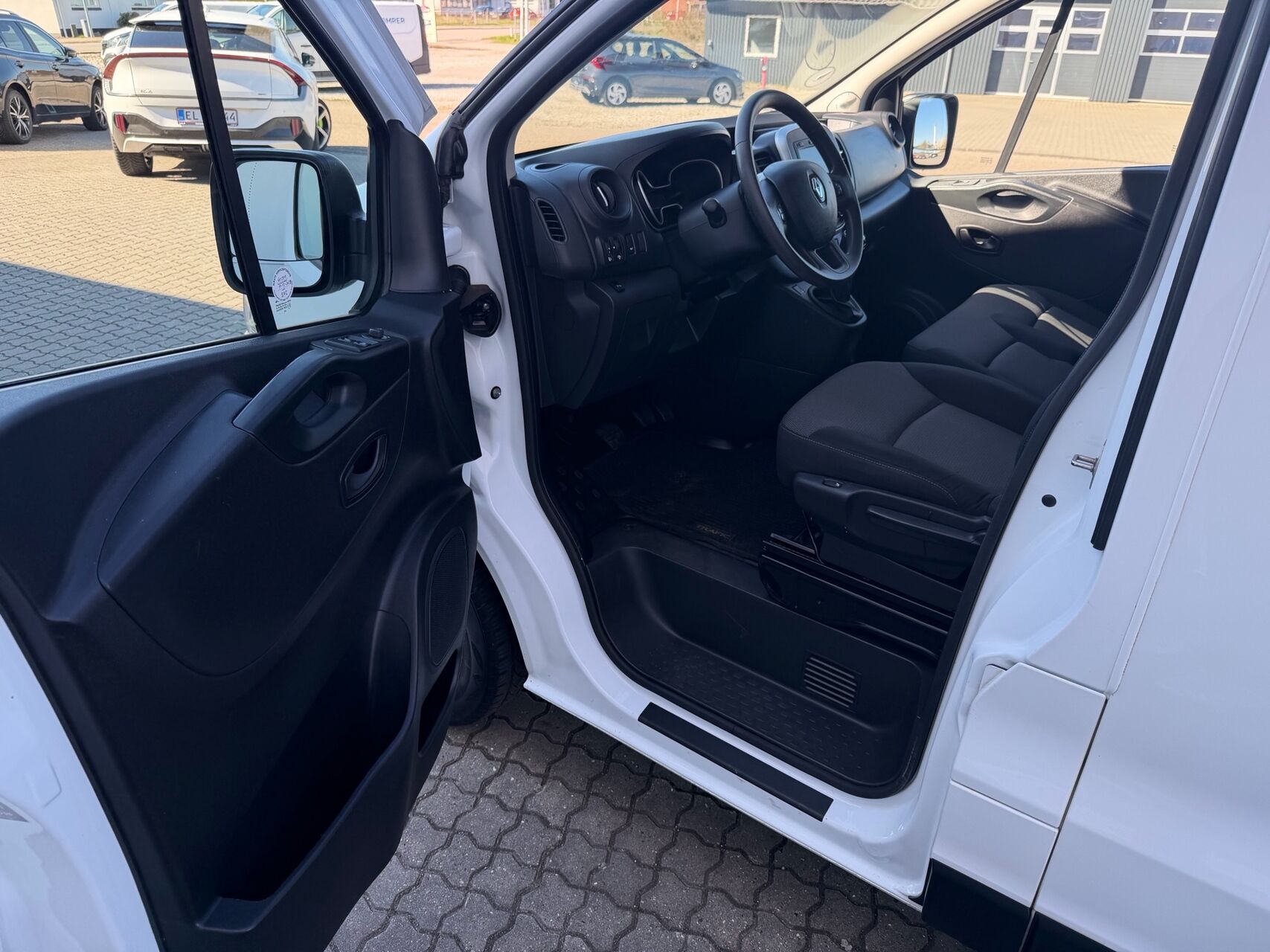 Billede af Renault Trafic T29 L2H1 2,0 DCI 120HK Van 6g