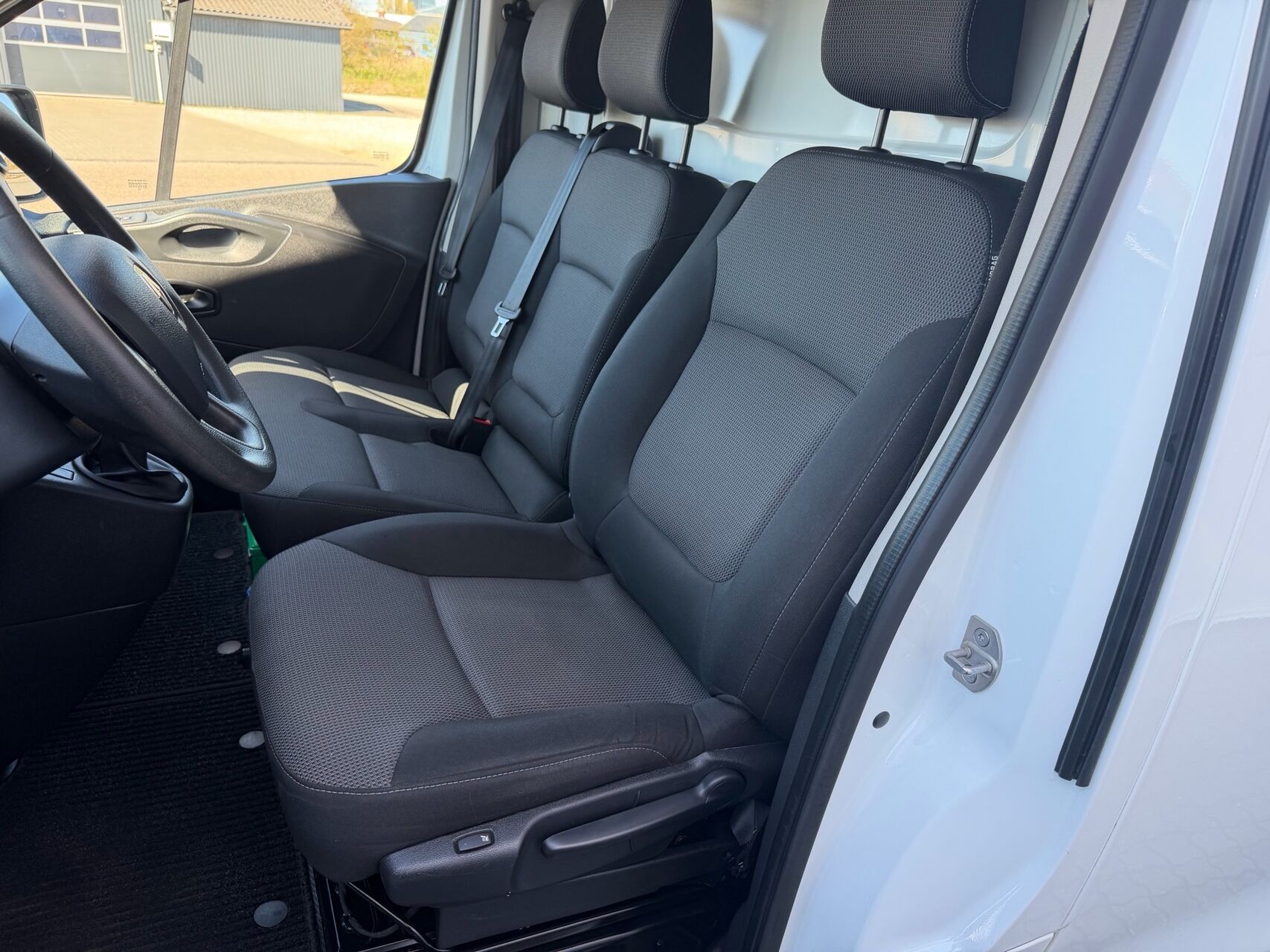 Billede af Renault Trafic T29 L2H1 2,0 DCI 120HK Van 6g