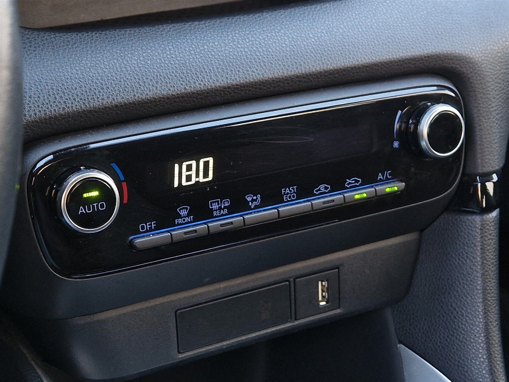 Billede af Toyota Yaris 1,5 Hybrid Essential Comfort 116HK 5d Trinl. Gear