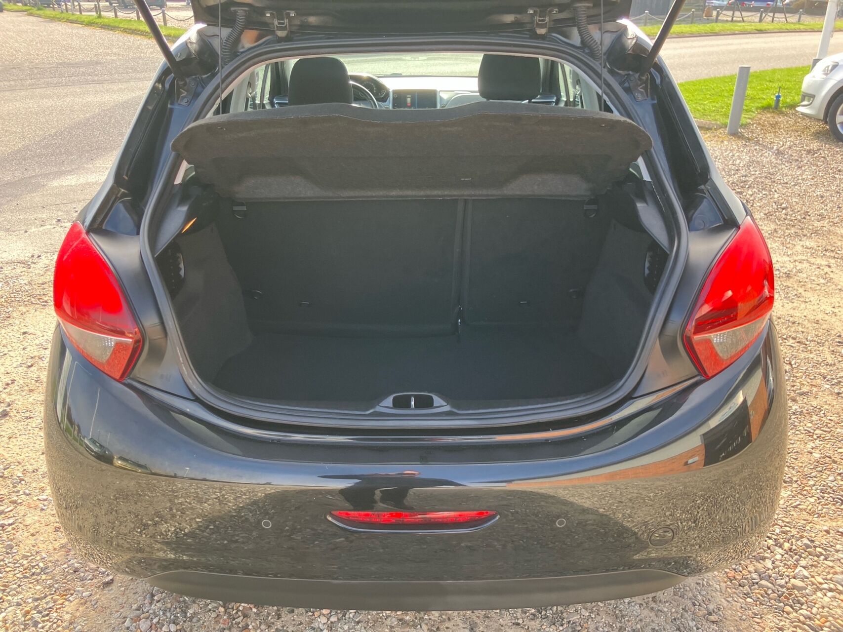 Billede af Peugeot 208 1,6 BlueHDi Allure Sky 100HK 5d