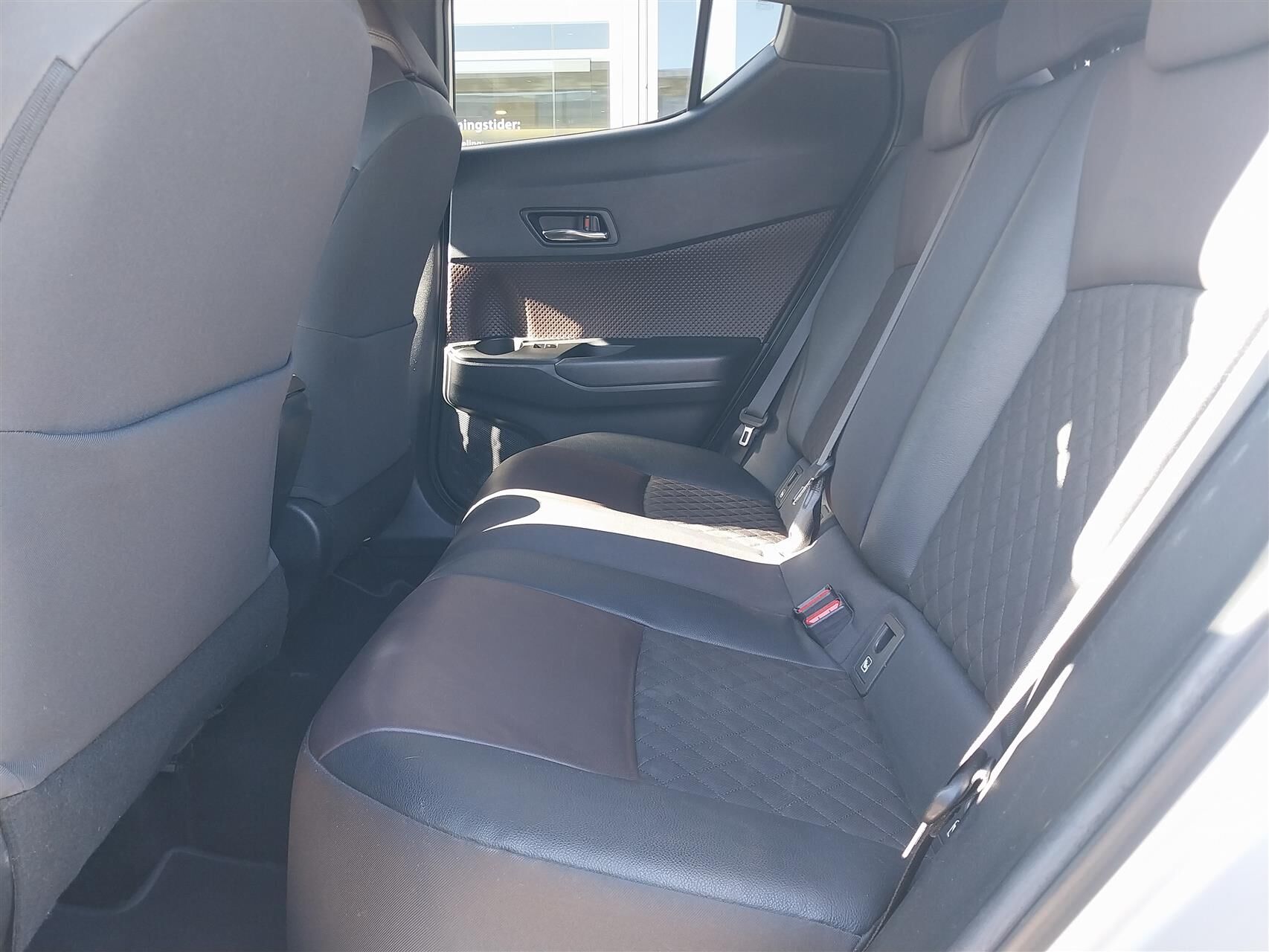 Billede af Toyota C-HR 1,2 T C-HIC Sound - LED 116HK 5d 6g