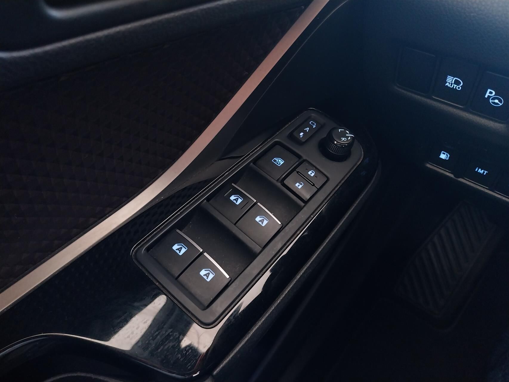 Billede af Toyota C-HR 1,2 T C-HIC Sound - LED 116HK 5d 6g