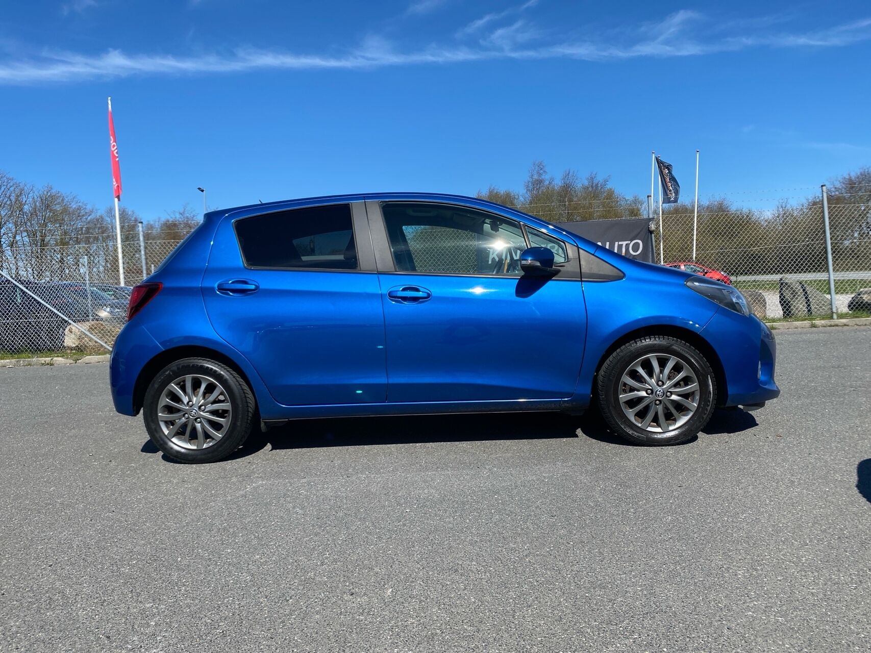 Billede af Toyota Yaris 1,0 VVT-I T2 Premium 69HK 5d