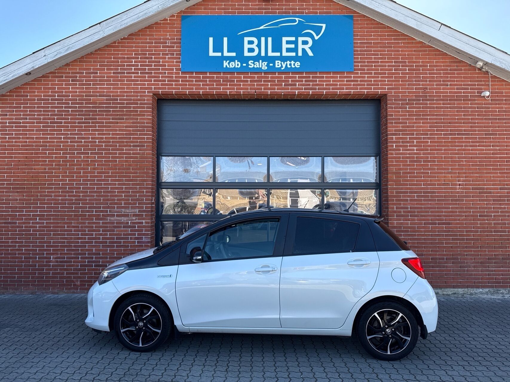 Billede af Toyota Yaris 1,5 Hybrid Pure Safety Sense E-CVT 100HK 5d Trinl. Gear