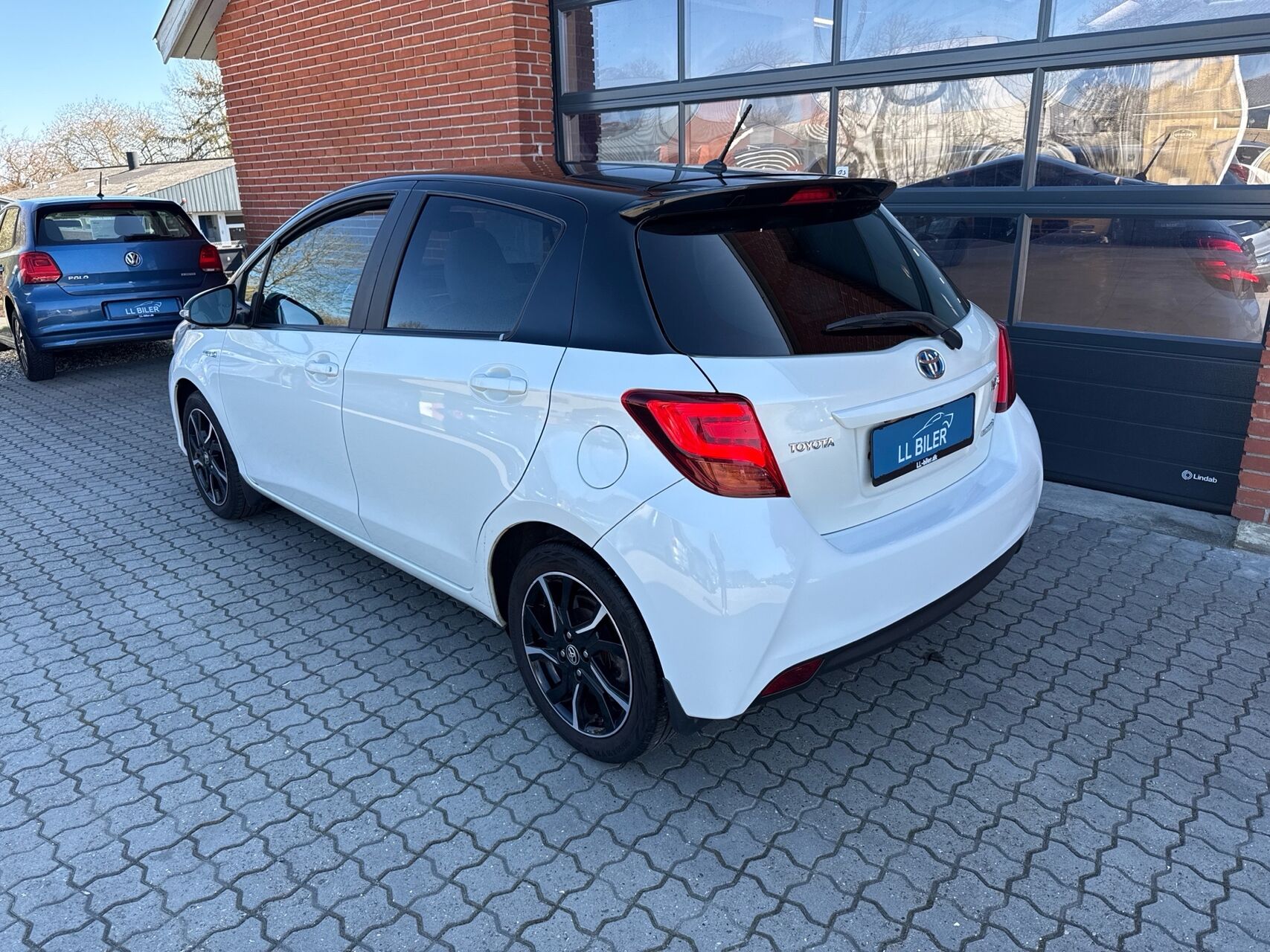 Billede af Toyota Yaris 1,5 Hybrid Pure Safety Sense E-CVT 100HK 5d Trinl. Gear
