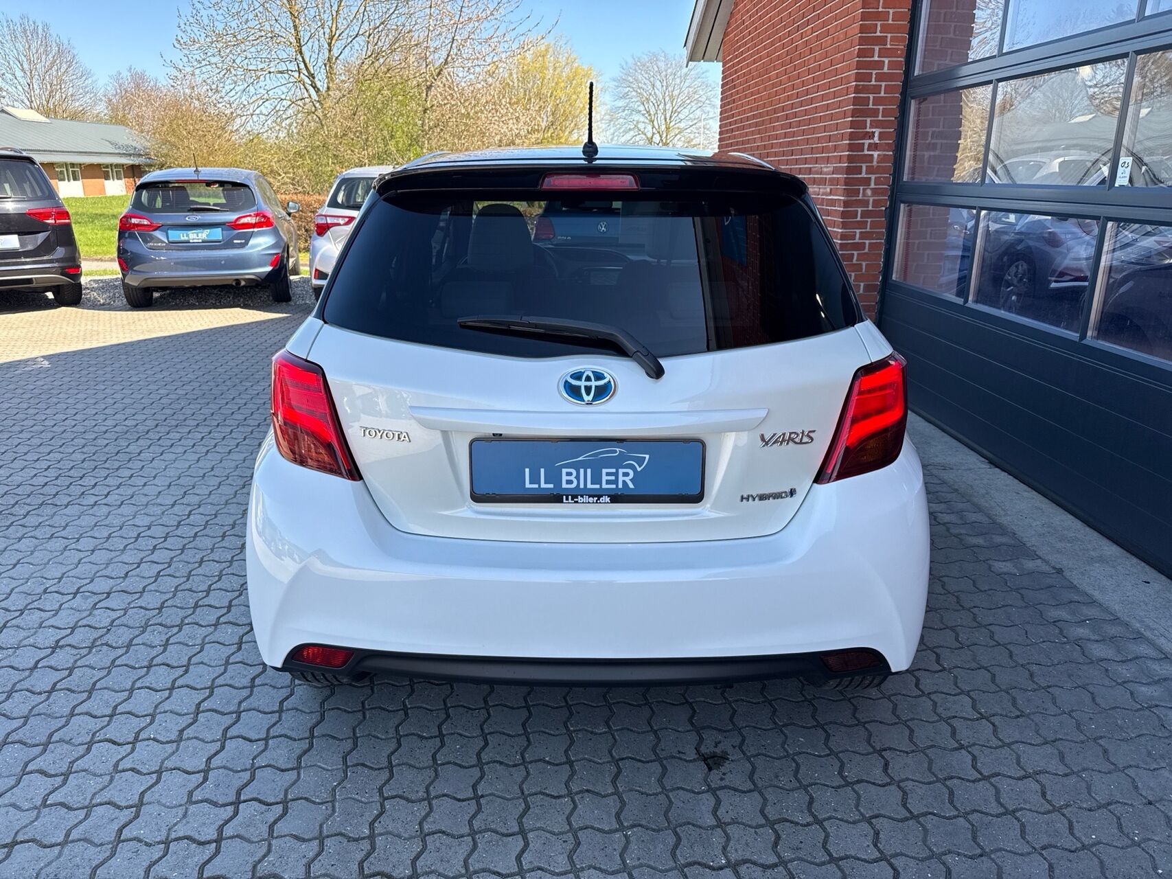 Billede af Toyota Yaris 1,5 Hybrid Pure Safety Sense E-CVT 100HK 5d Trinl. Gear