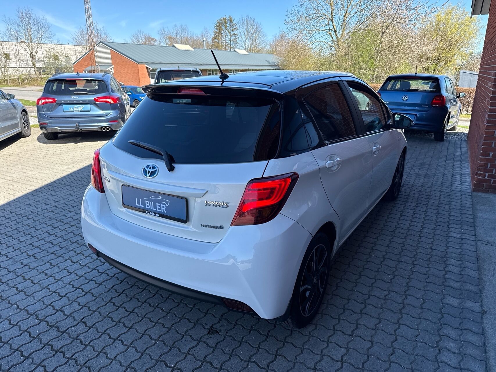 Billede af Toyota Yaris 1,5 Hybrid Pure Safety Sense E-CVT 100HK 5d Trinl. Gear