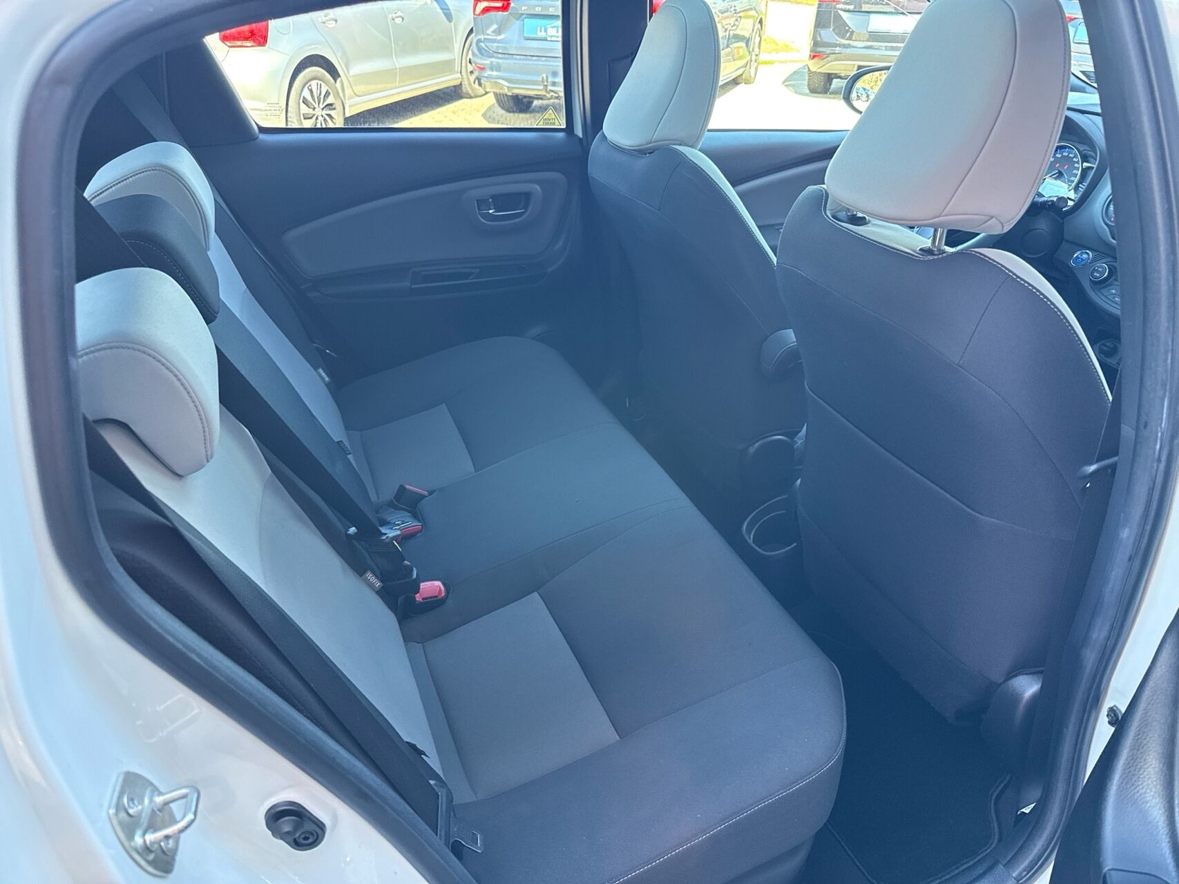 Billede af Toyota Yaris 1,5 Hybrid Pure Safety Sense E-CVT 100HK 5d Trinl. Gear