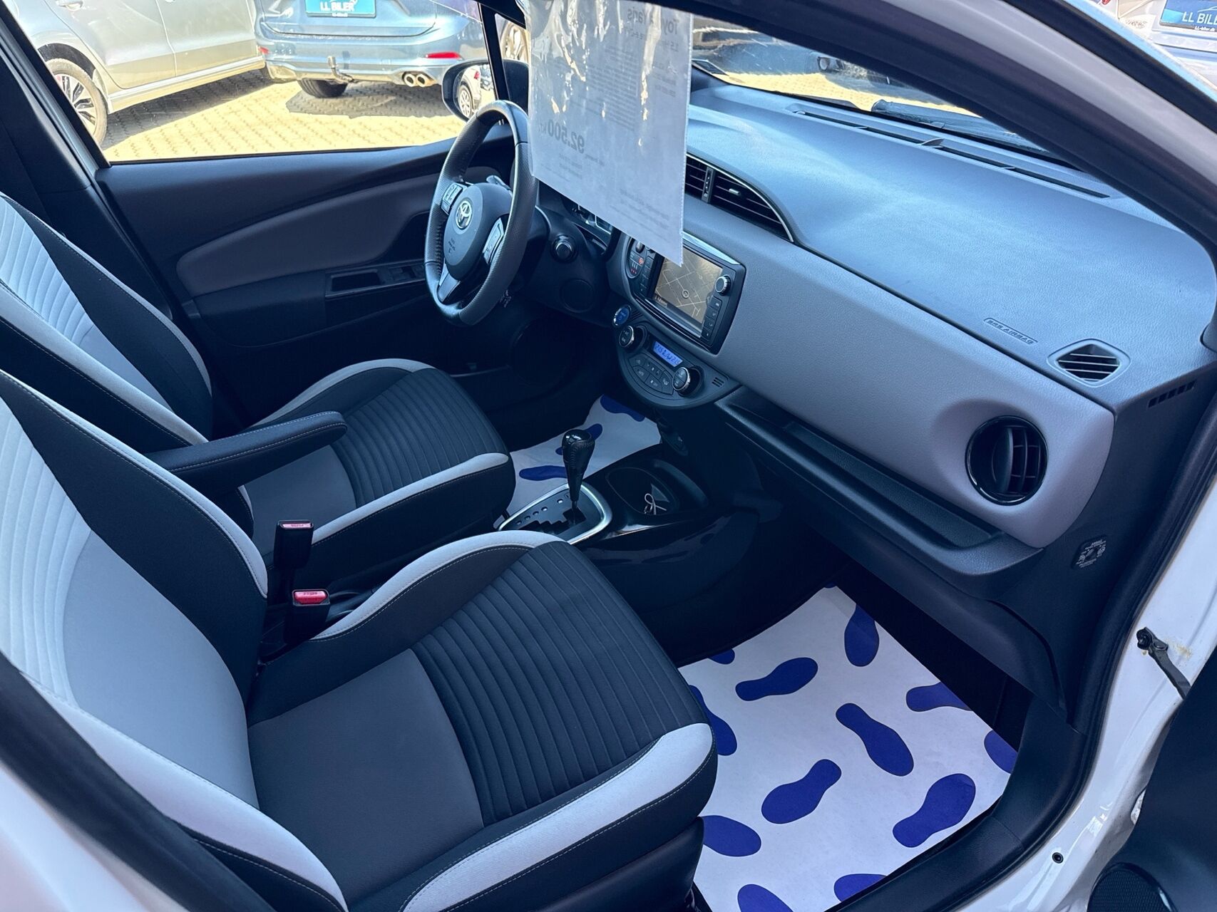 Billede af Toyota Yaris 1,5 Hybrid Pure Safety Sense E-CVT 100HK 5d Trinl. Gear