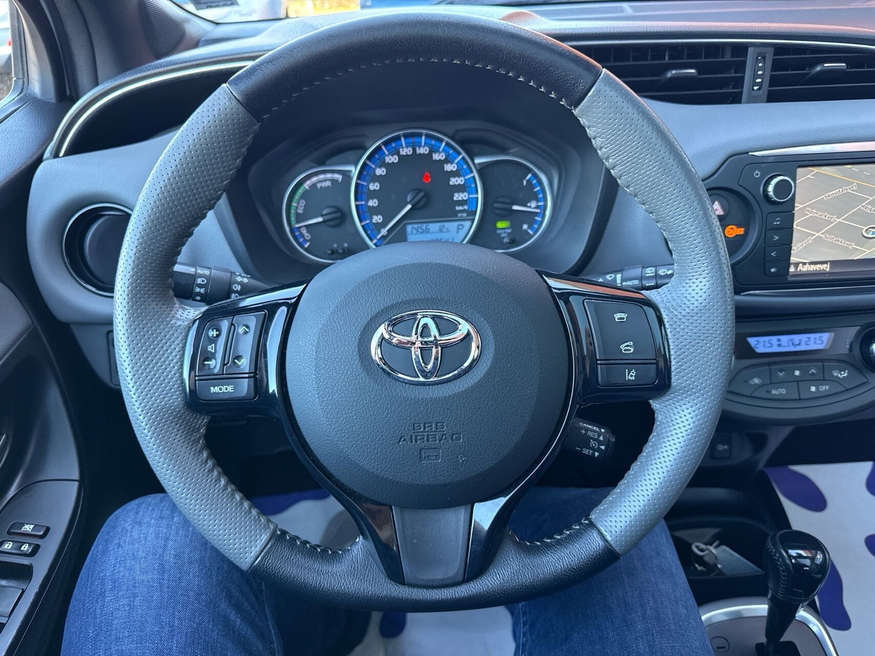 Billede af Toyota Yaris 1,5 Hybrid Pure Safety Sense E-CVT 100HK 5d Trinl. Gear
