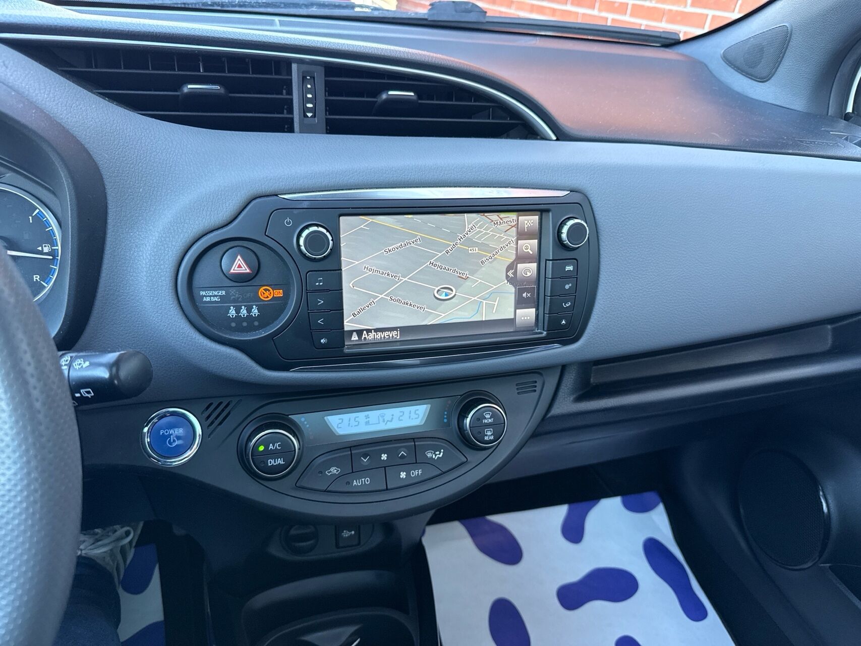 Billede af Toyota Yaris 1,5 Hybrid Pure Safety Sense E-CVT 100HK 5d Trinl. Gear
